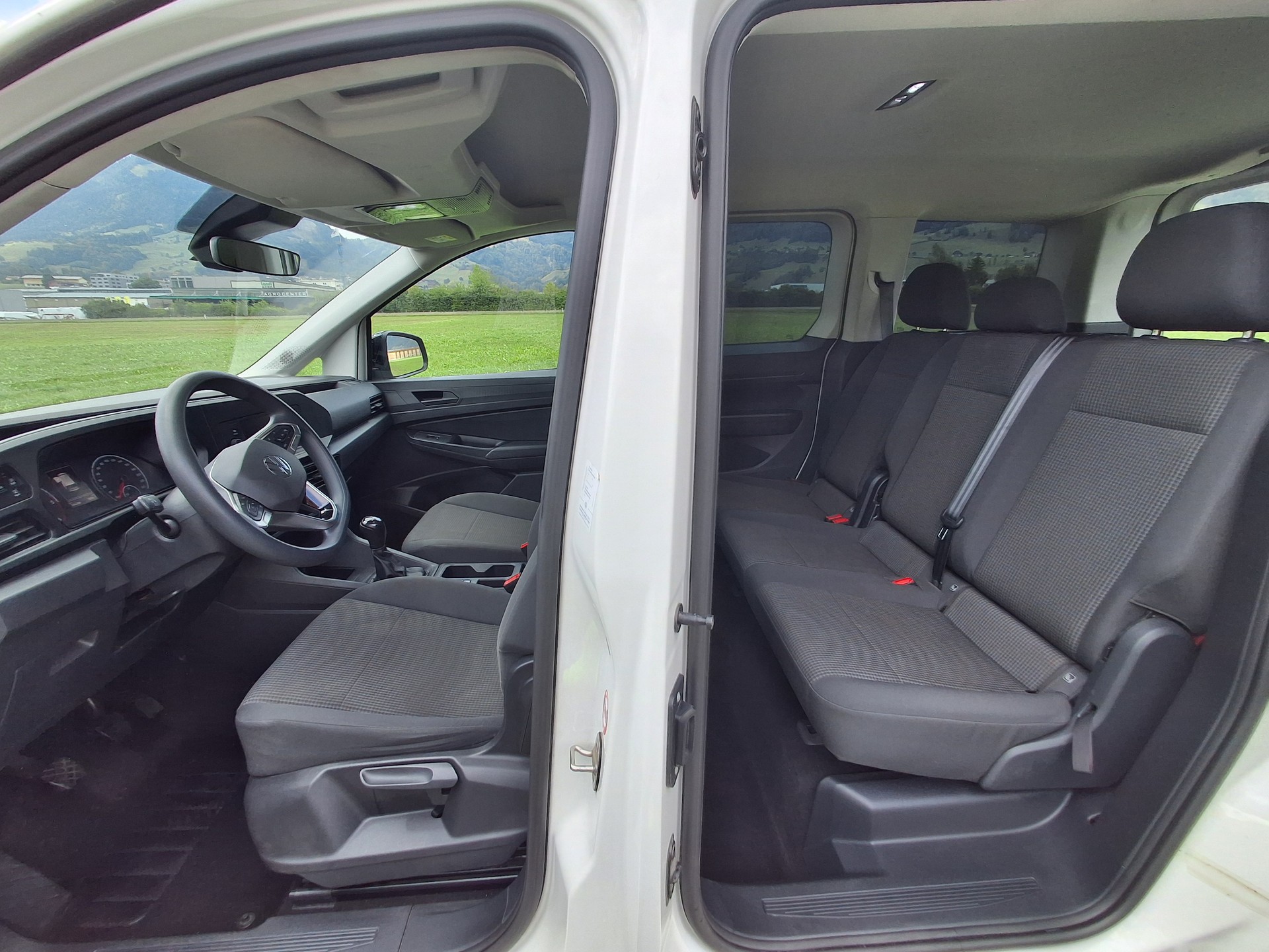 VW Caddy 2.0 TDI Life-image-4