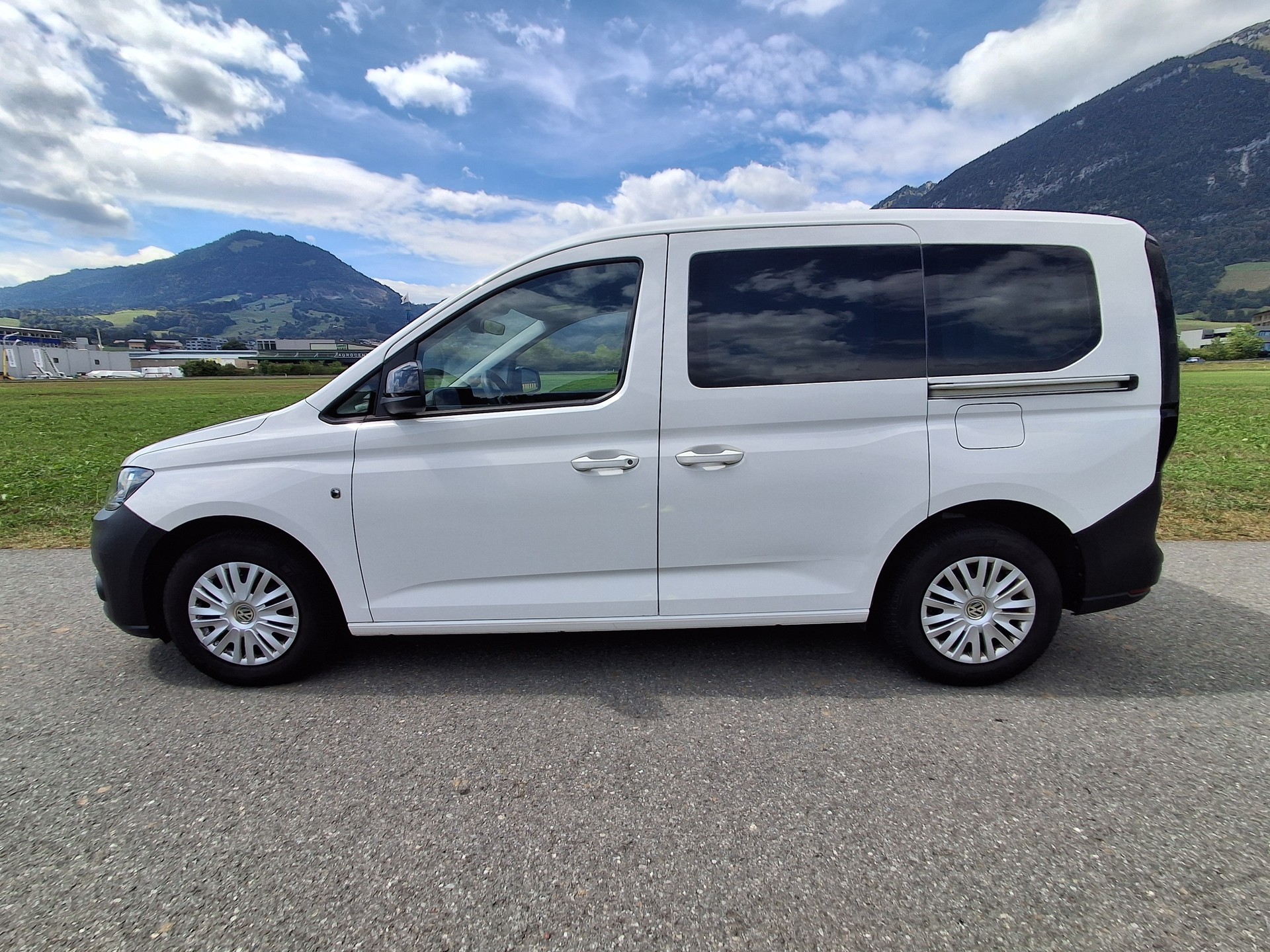 VW Caddy 2.0 TDI Life-image-1