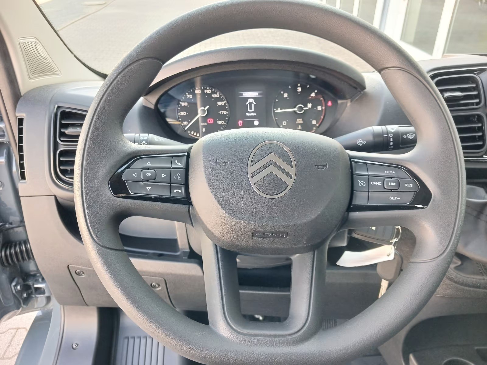 CITROEN Jumper 35 2.2 BlueHDi 140 L2-image-5