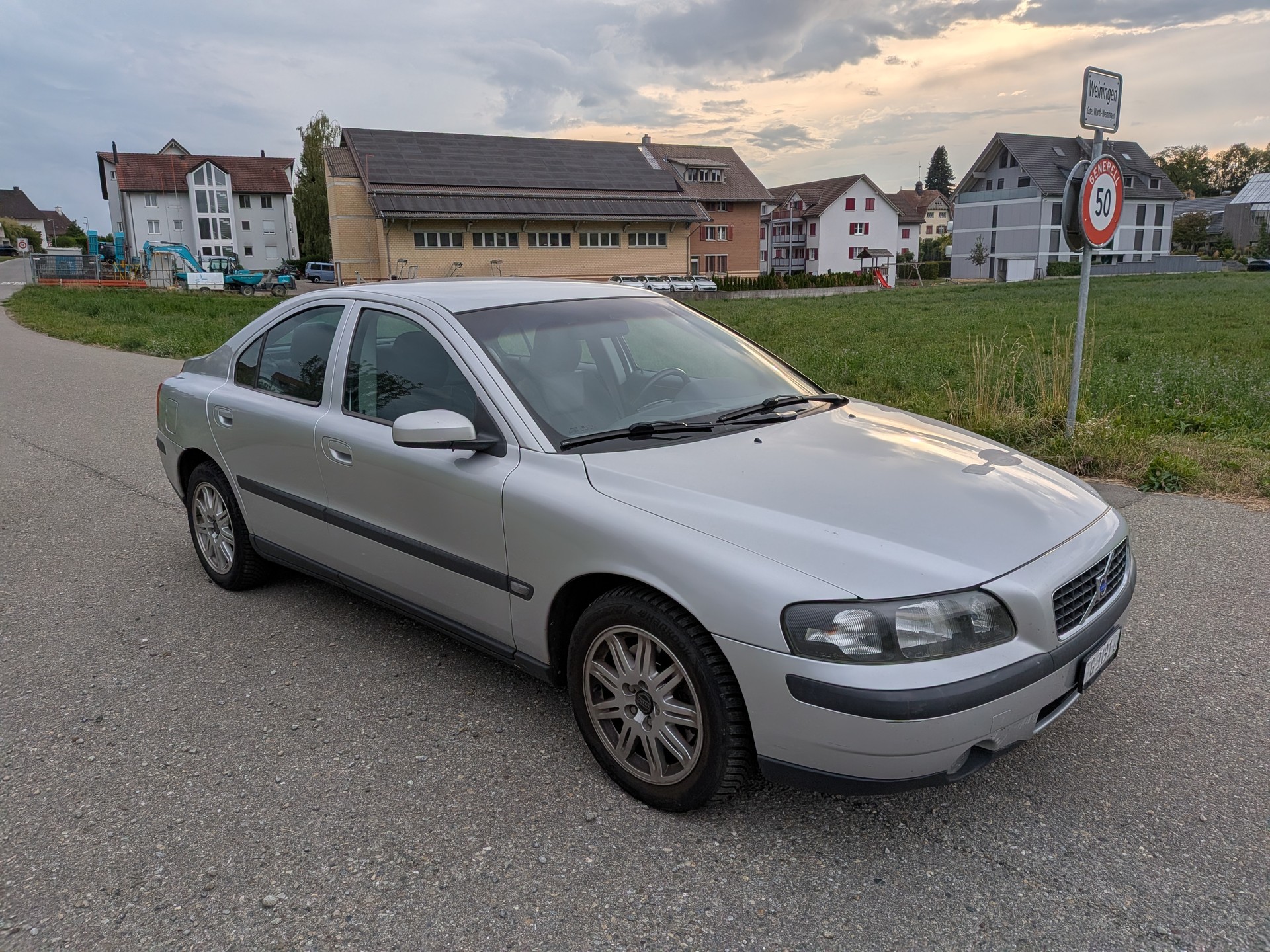 VOLVO S60 2.0T-image-1