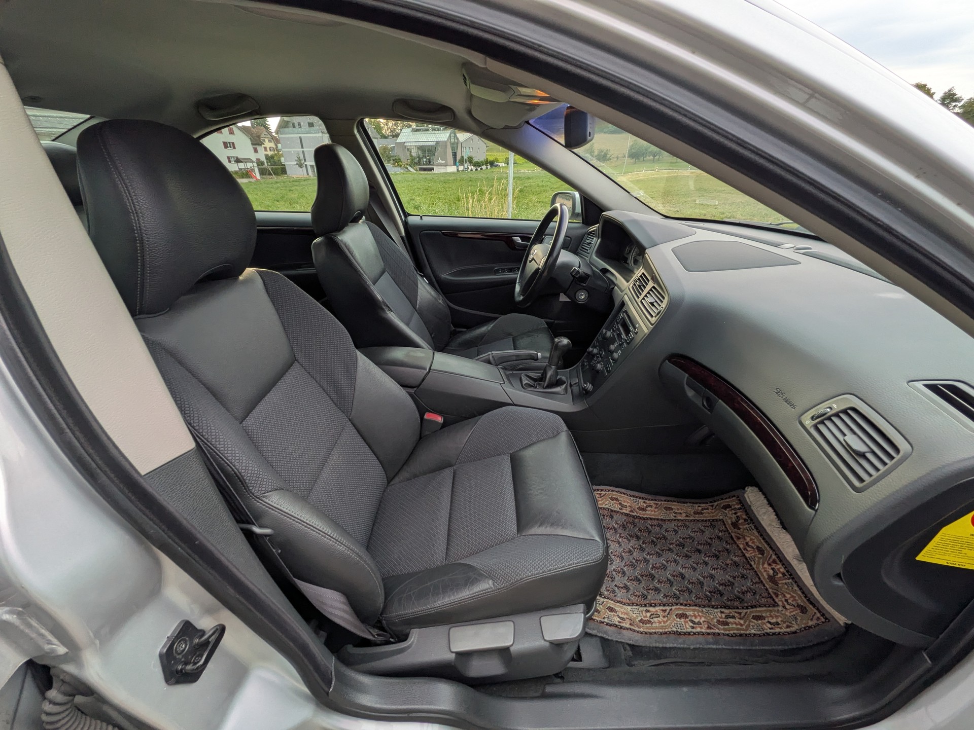 VOLVO S60 2.0T-image-11