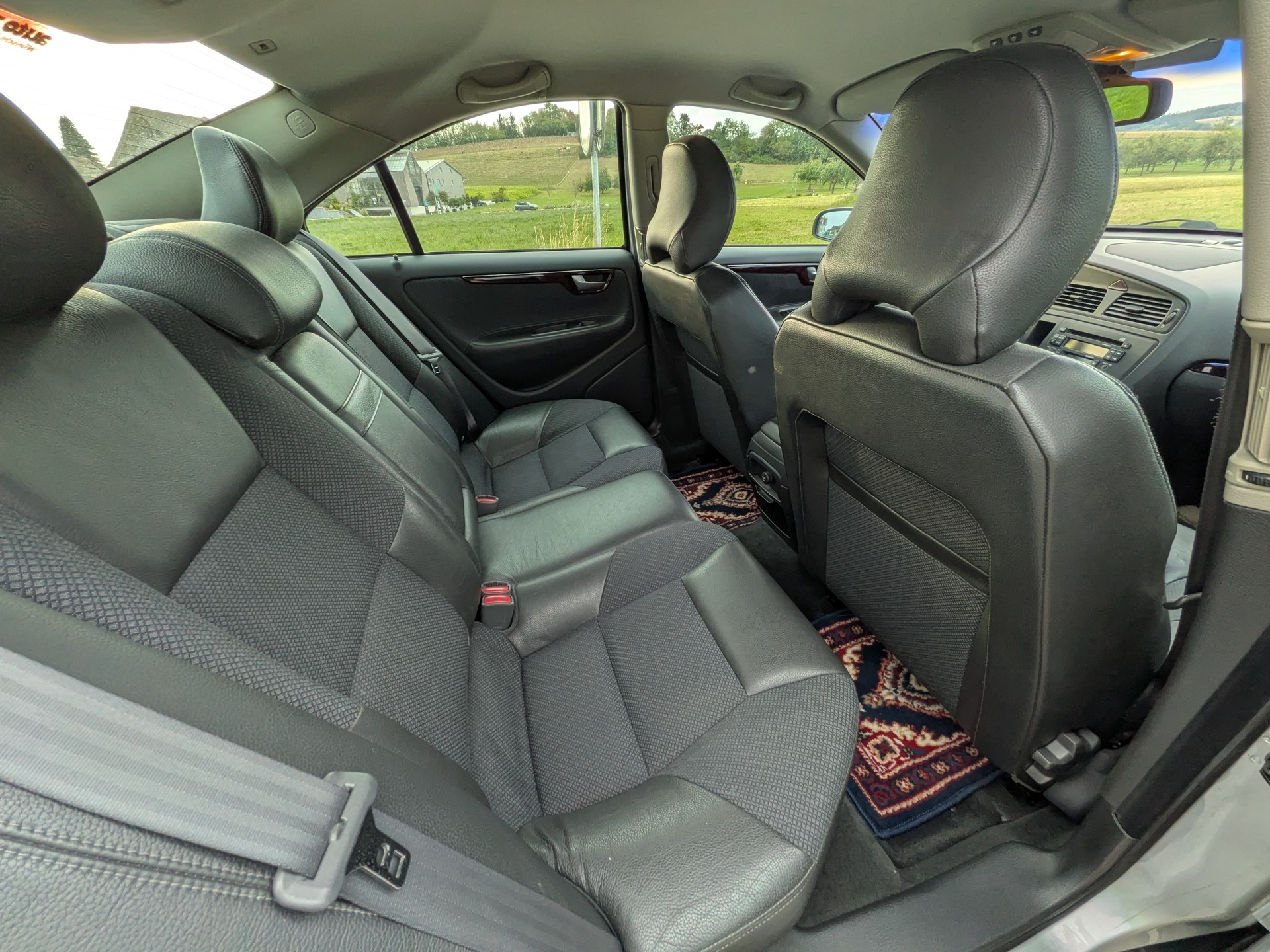 VOLVO S60 2.0T-image-12