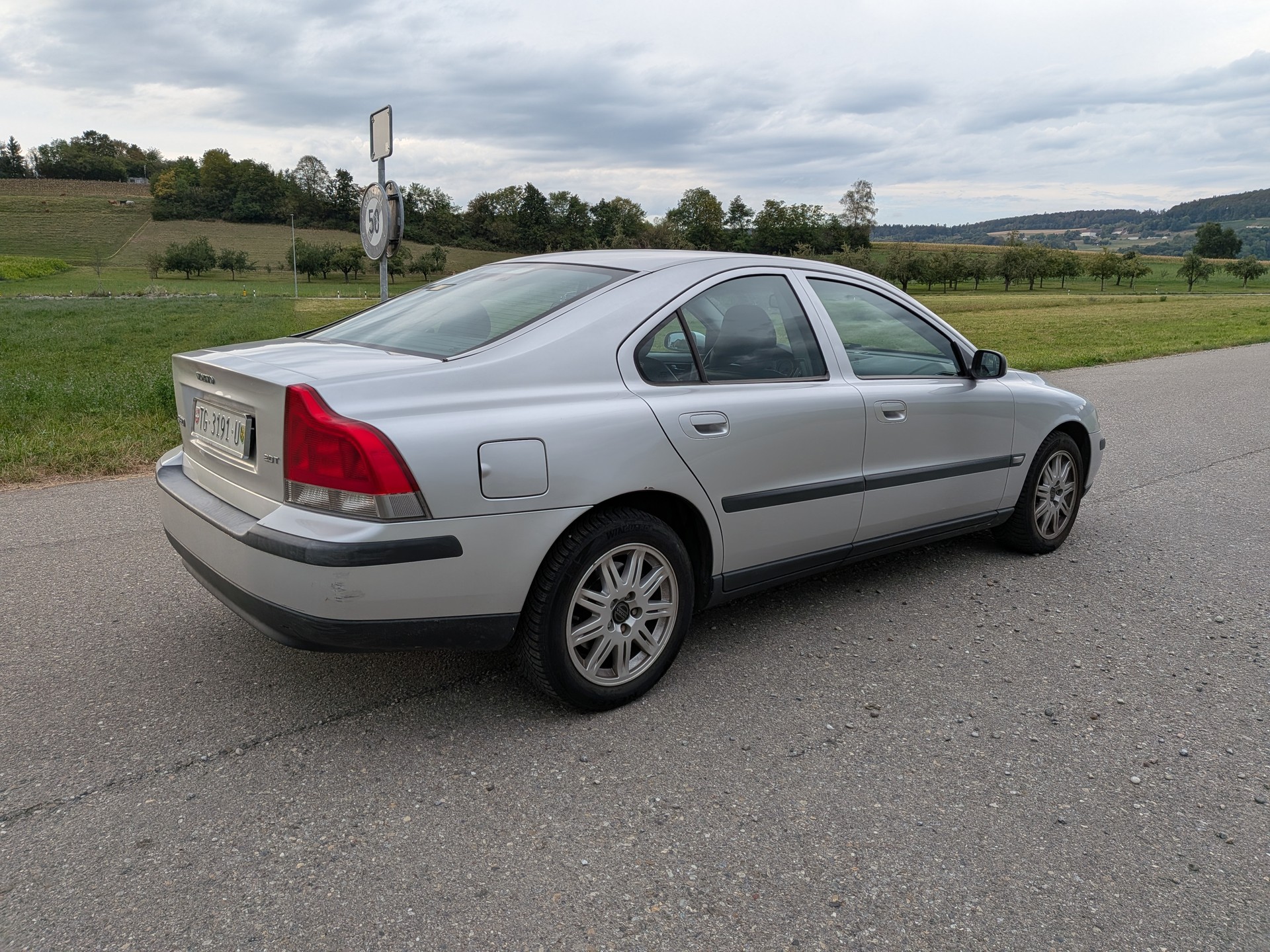 VOLVO S60 2.0T-image-6
