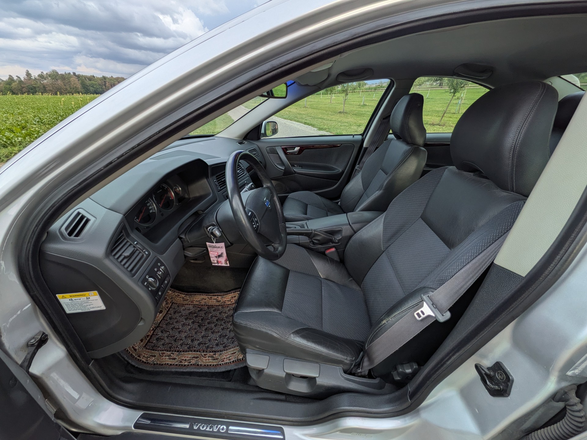 VOLVO S60 2.0T-image-10