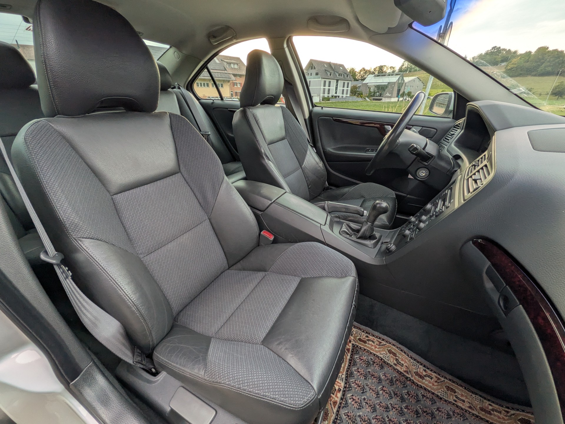 VOLVO S60 2.0T-image-9