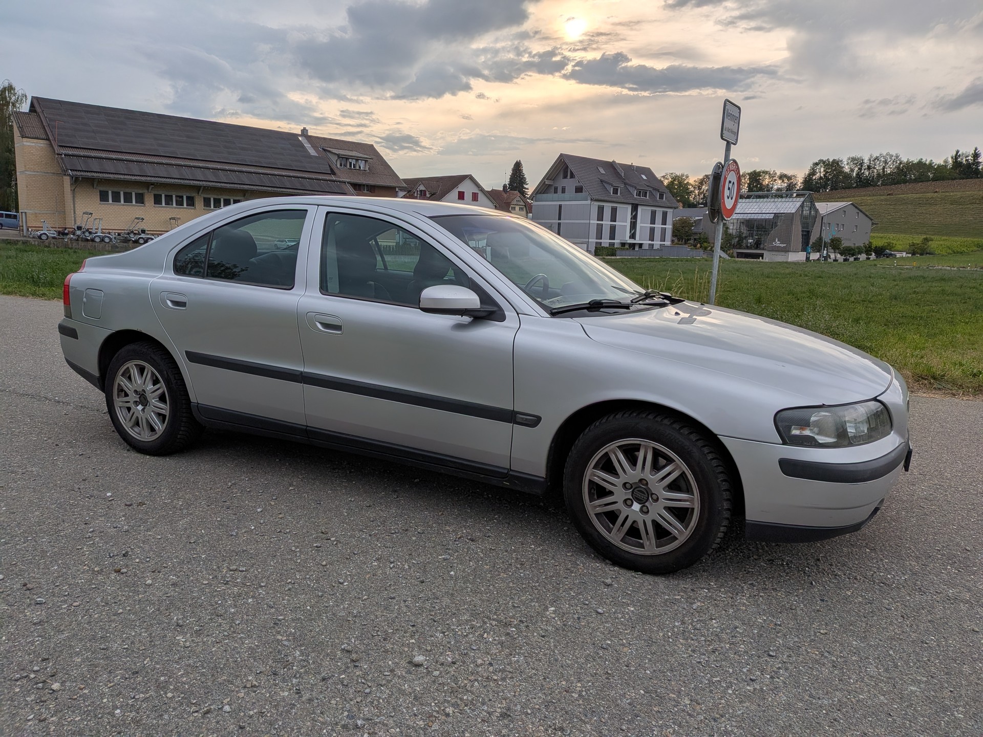 VOLVO S60 2.0T-image-3