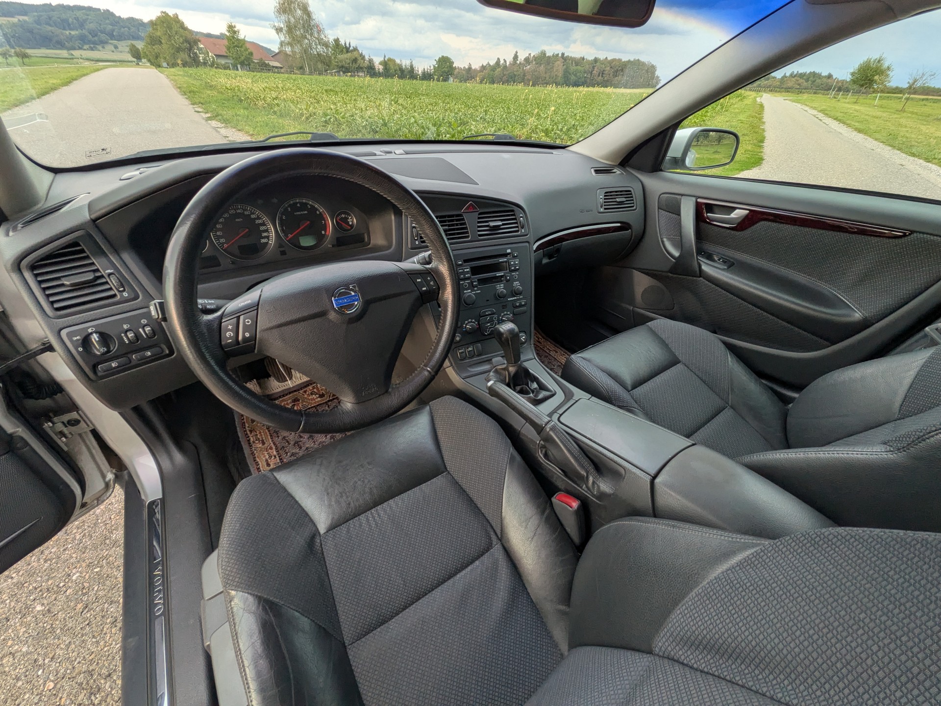 VOLVO S60 2.0T-image-8
