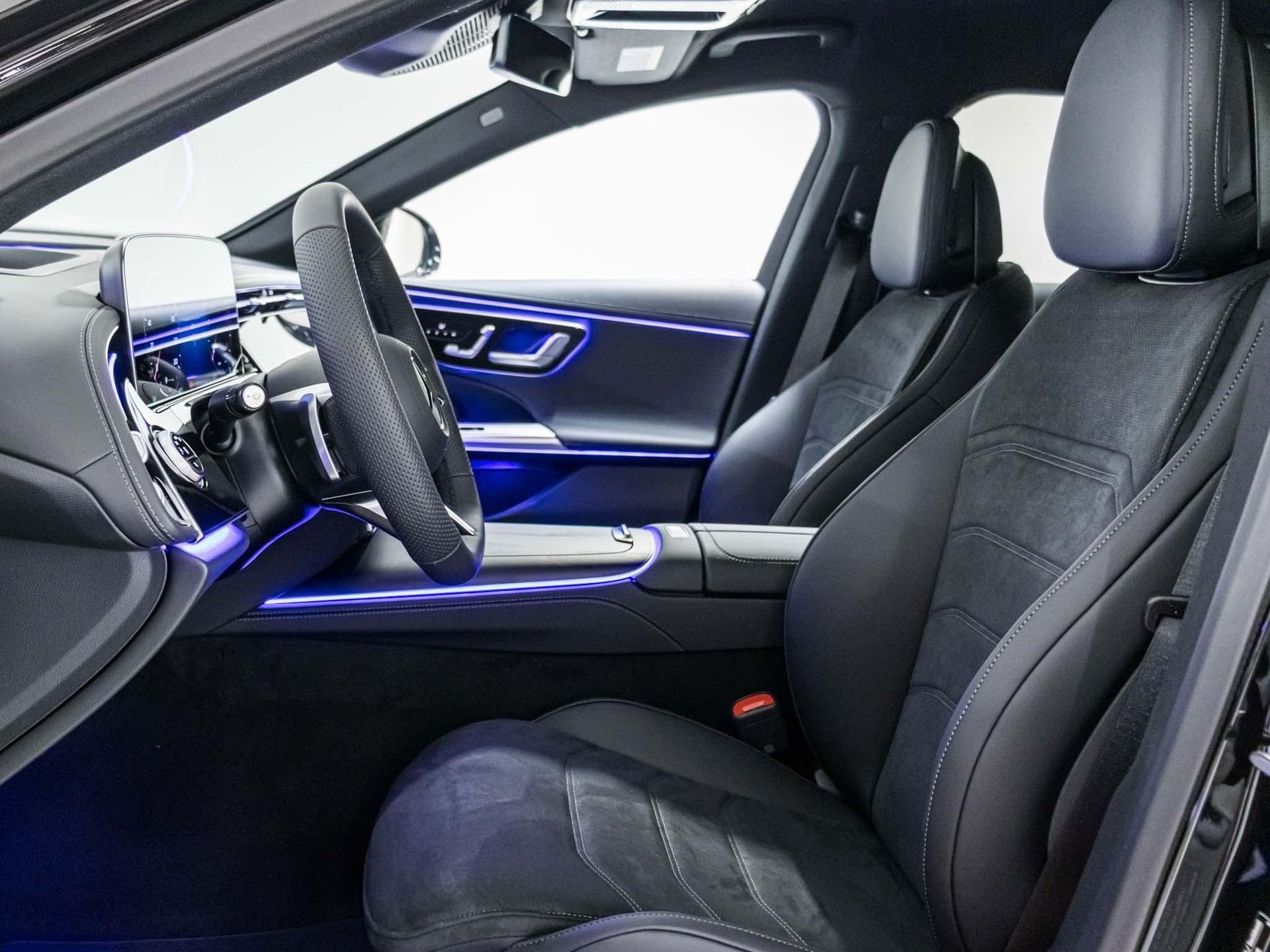 MERCEDES-BENZ E 220 d 4MATIC T-Modell "Swiss Star"-image-6