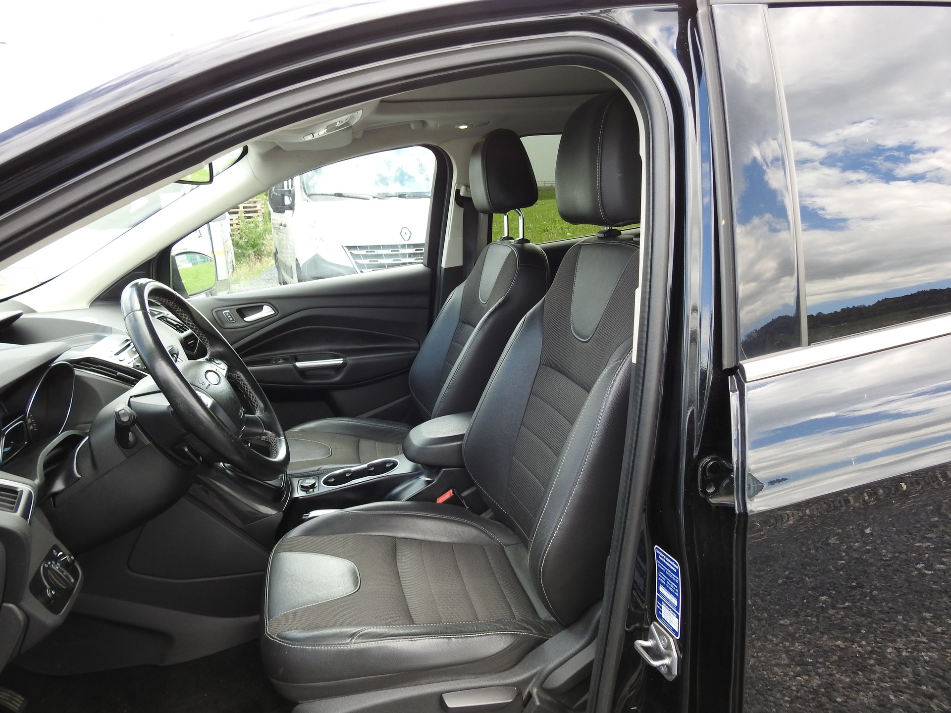 FORD Kuga 2.0 TDCi Titanium 4WD PowerShift-image-12
