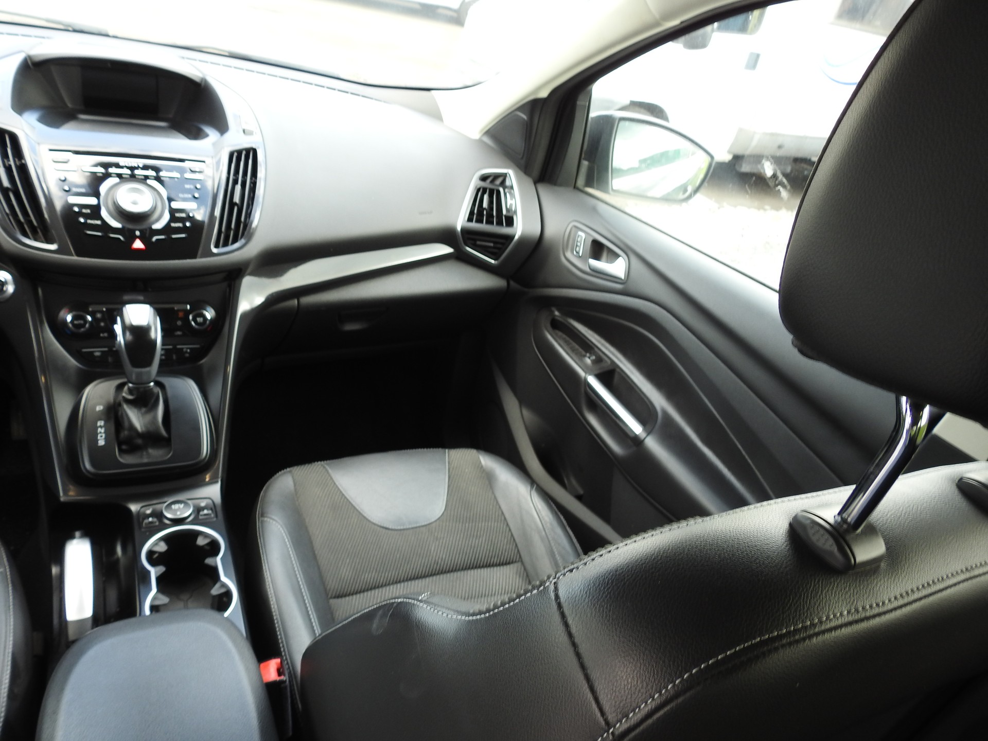 FORD Kuga 2.0 TDCi Titanium 4WD PowerShift-image-17