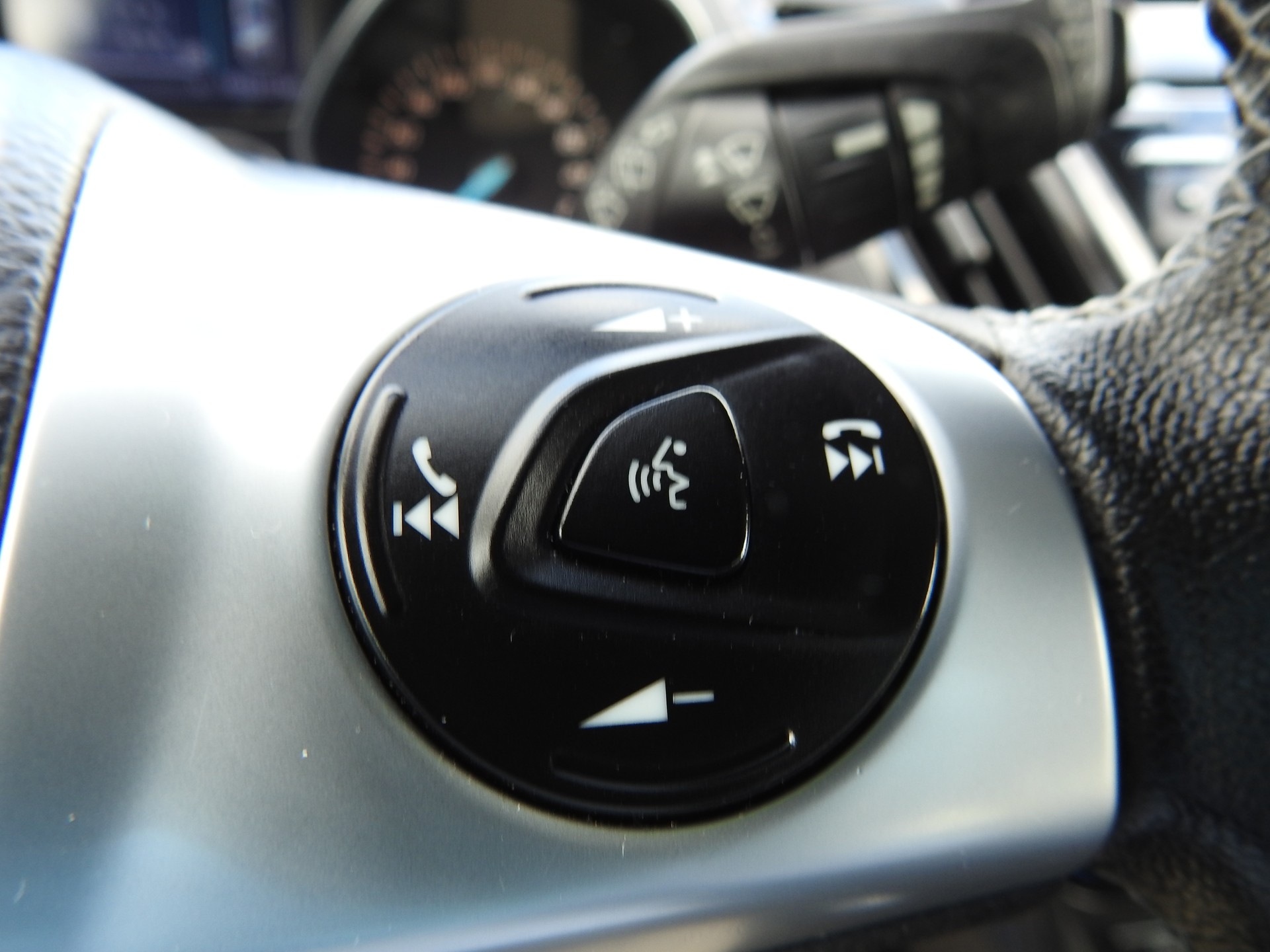FORD Kuga 2.0 TDCi Titanium 4WD PowerShift-image-23
