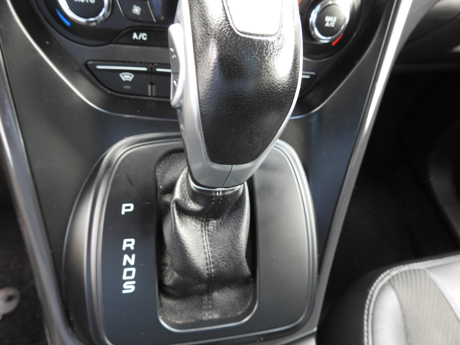 FORD Kuga 2.0 TDCi Titanium 4WD PowerShift-image-19