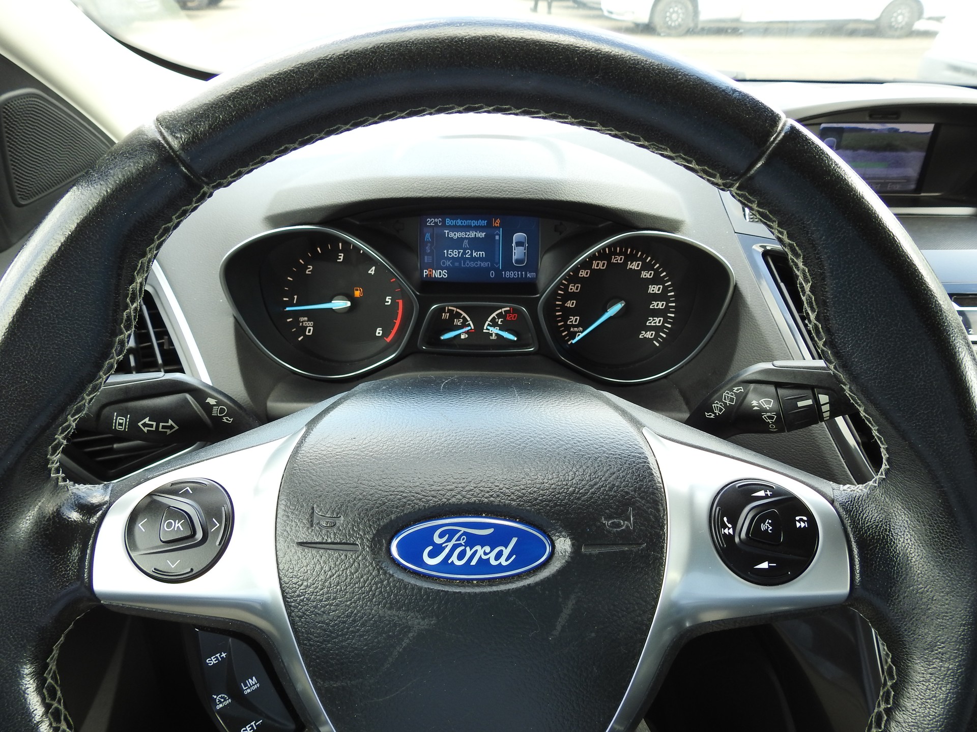 FORD Kuga 2.0 TDCi Titanium 4WD PowerShift-image-27