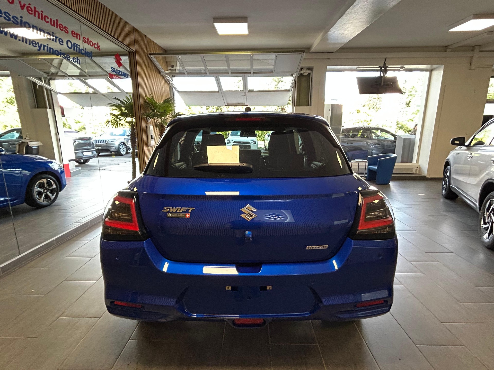 SUZUKI Swift 1.2 Compact Top Hybrid-image-5