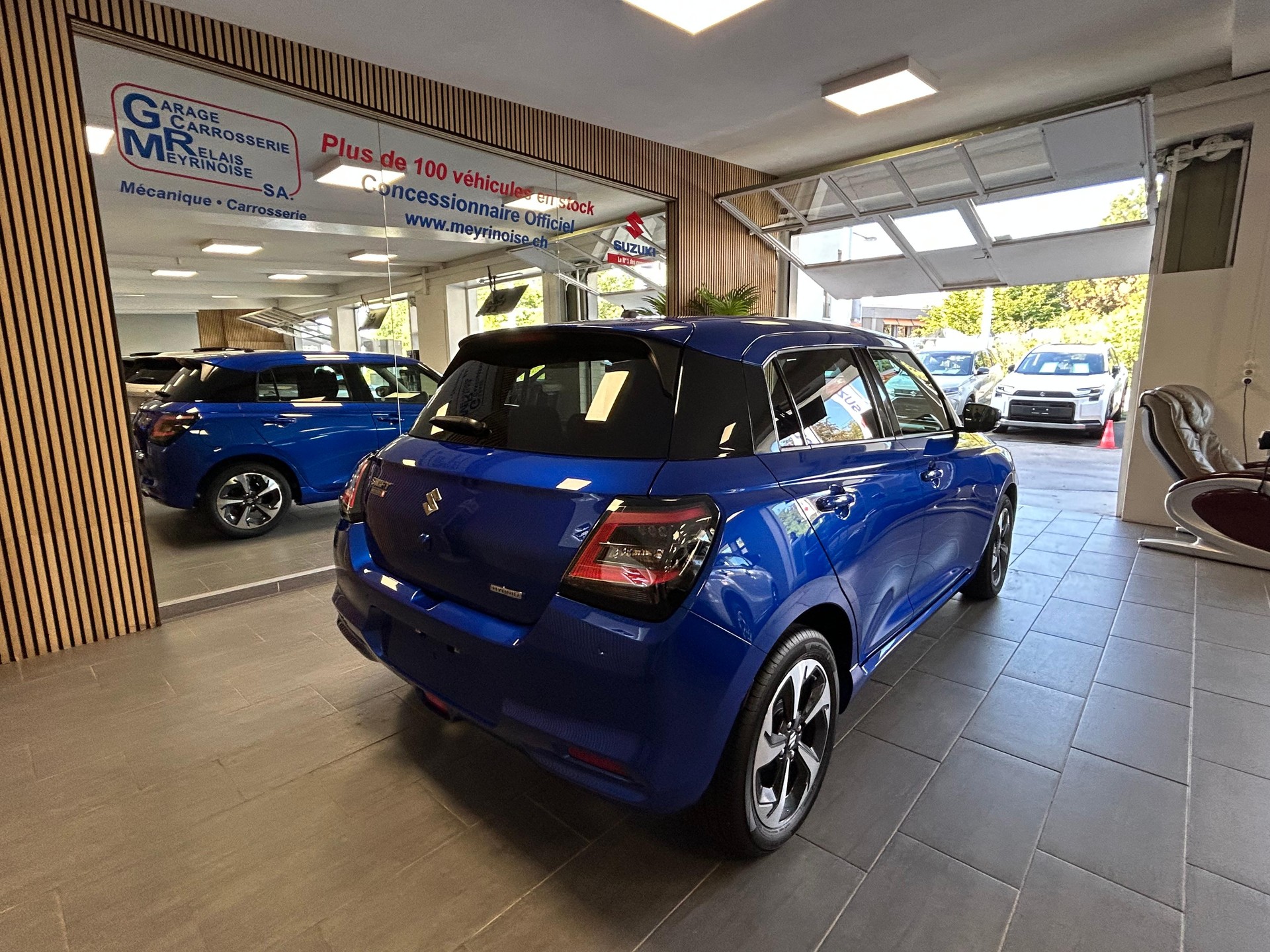 SUZUKI Swift 1.2 Compact Top Hybrid-image-6