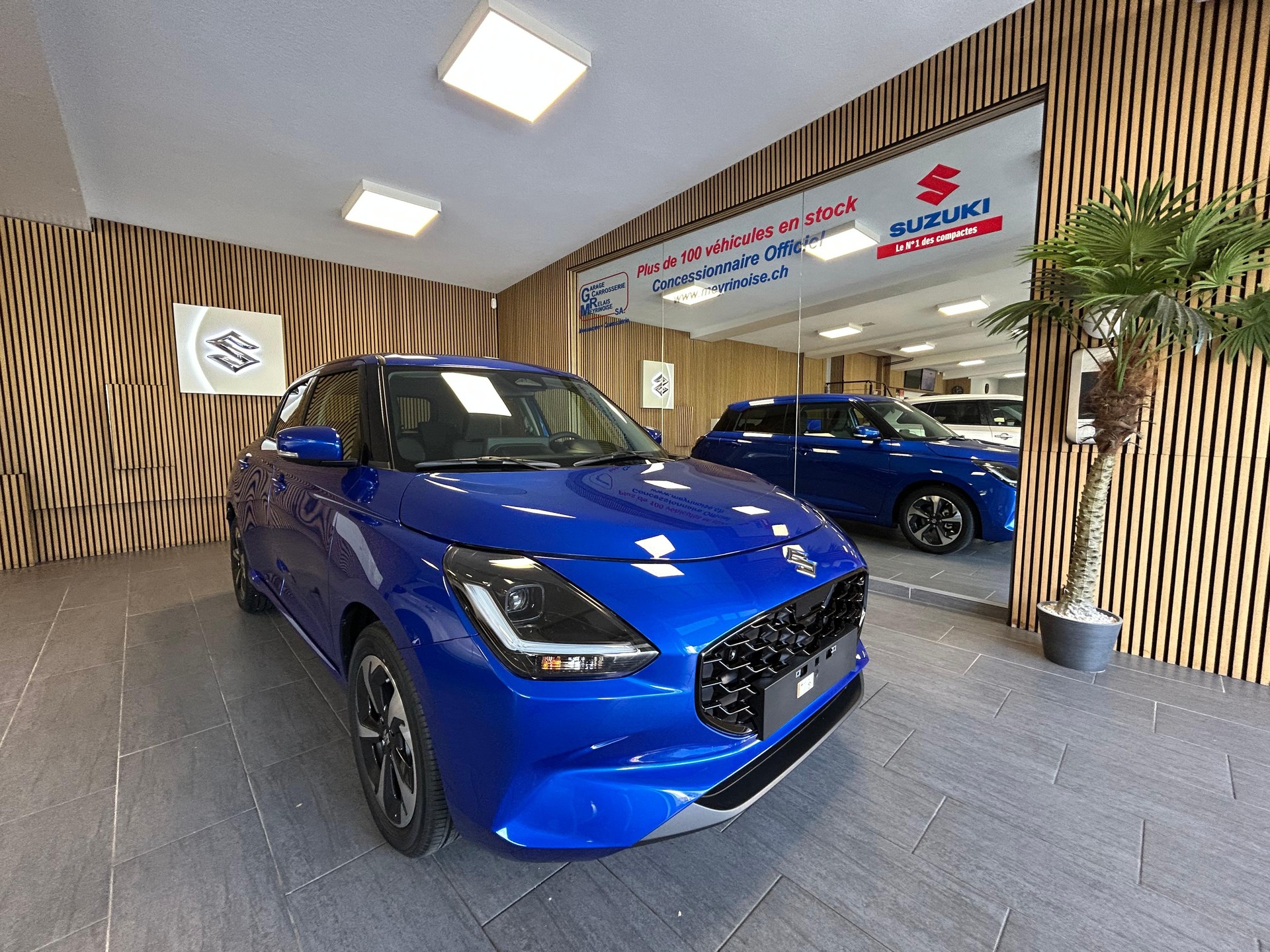 SUZUKI Swift 1.2 Compact Top Hybrid-image-1