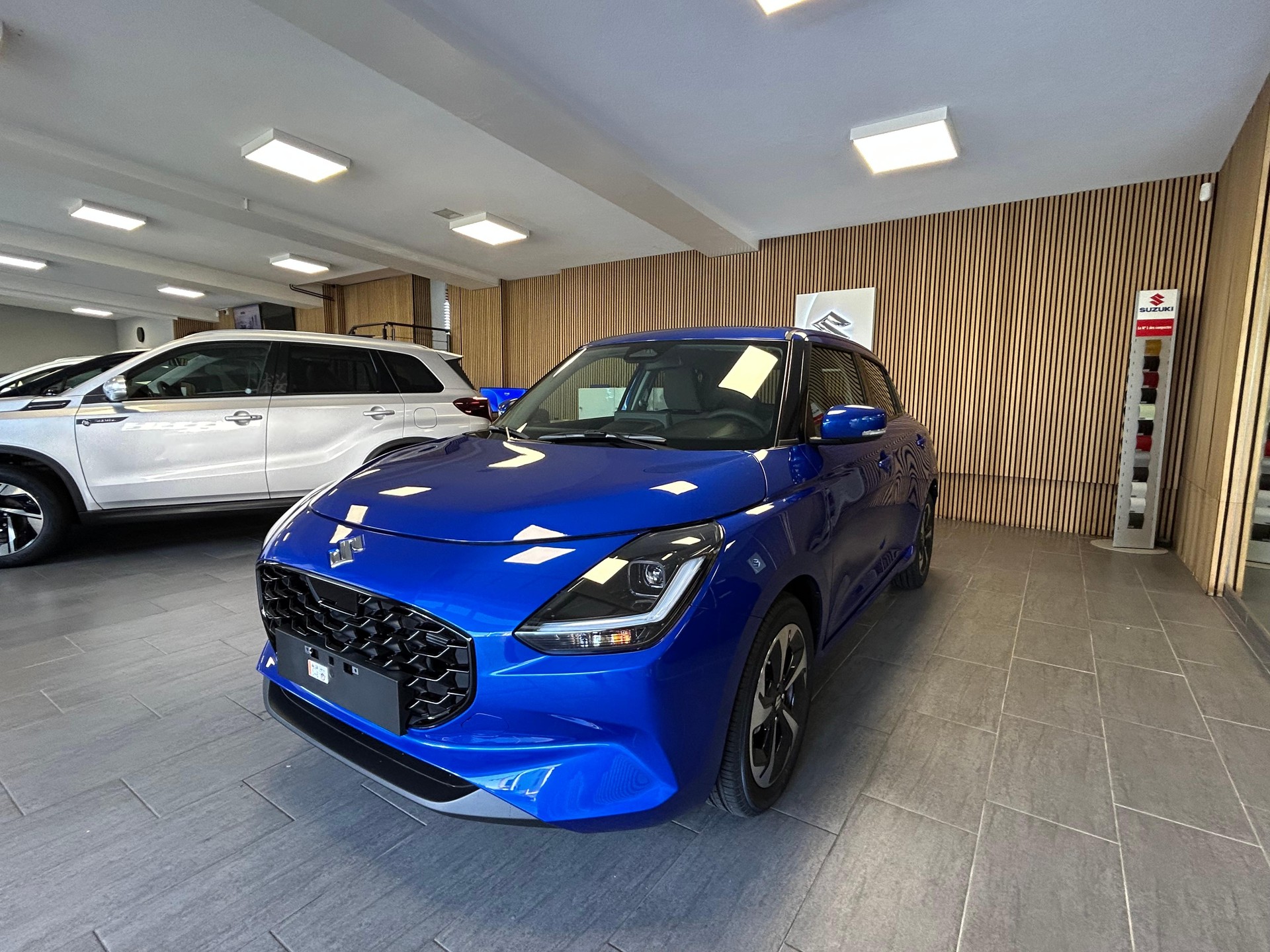 SUZUKI Swift 1.2 Compact Top Hybrid-image-3