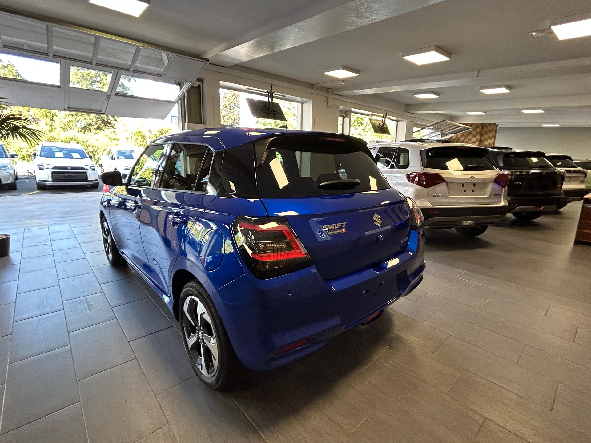 SUZUKI Swift 1.2 Compact Top Hybrid-image-4
