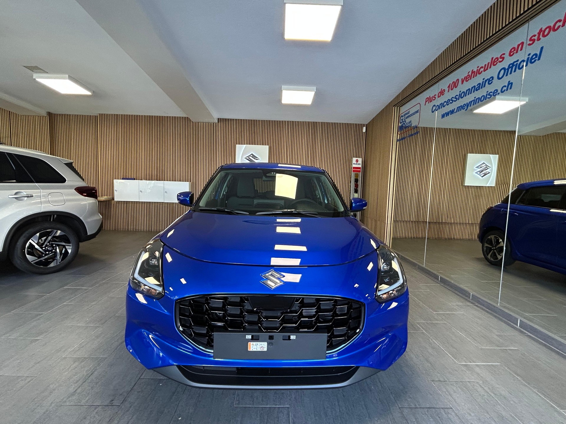 SUZUKI Swift 1.2 Compact Top Hybrid-image-2