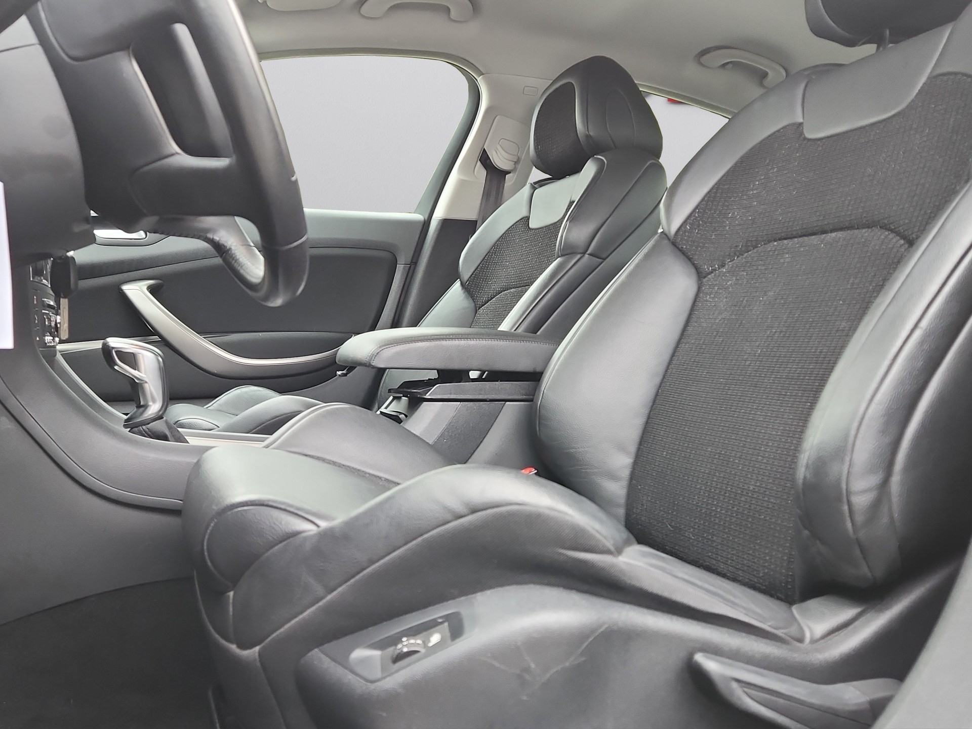 CITROEN C5 Berline 1.6 Turbo Exclusive Automatic-image-8