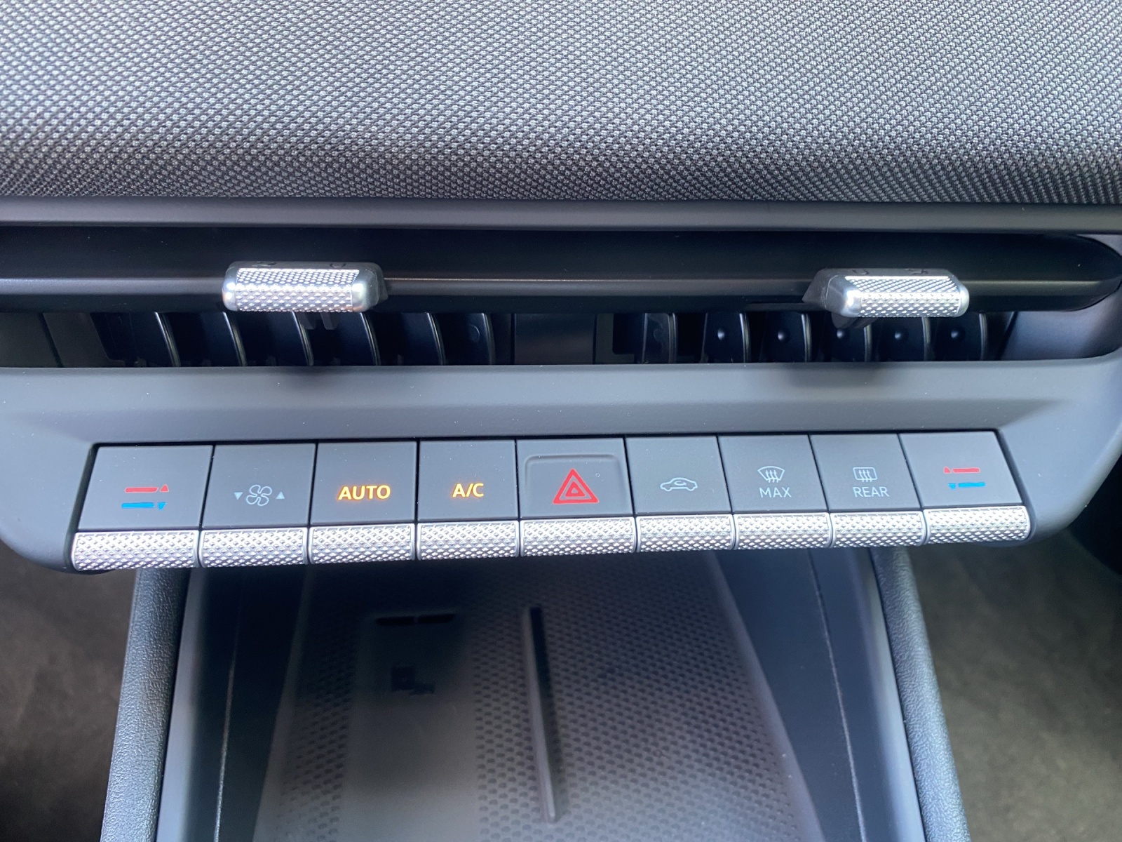 VW ID.Polo 52 kWh Life Edition One-image-13