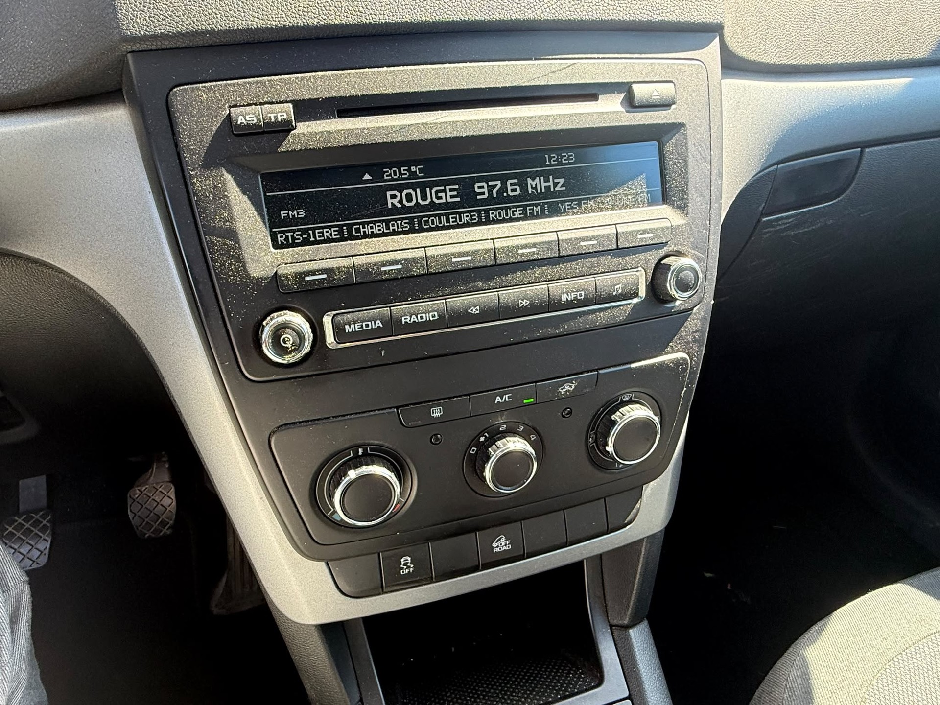 SKODA Yeti 1.8 TSI Elegance 4x4-image-12