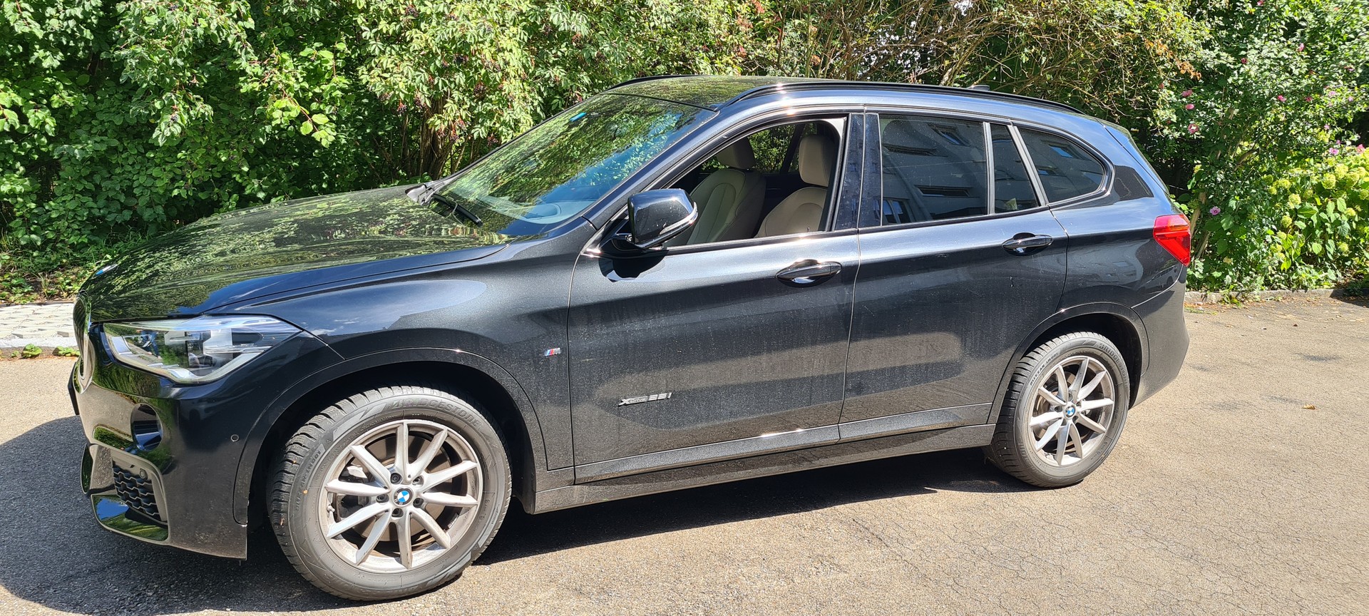 BMW 25i xDrive-image-2