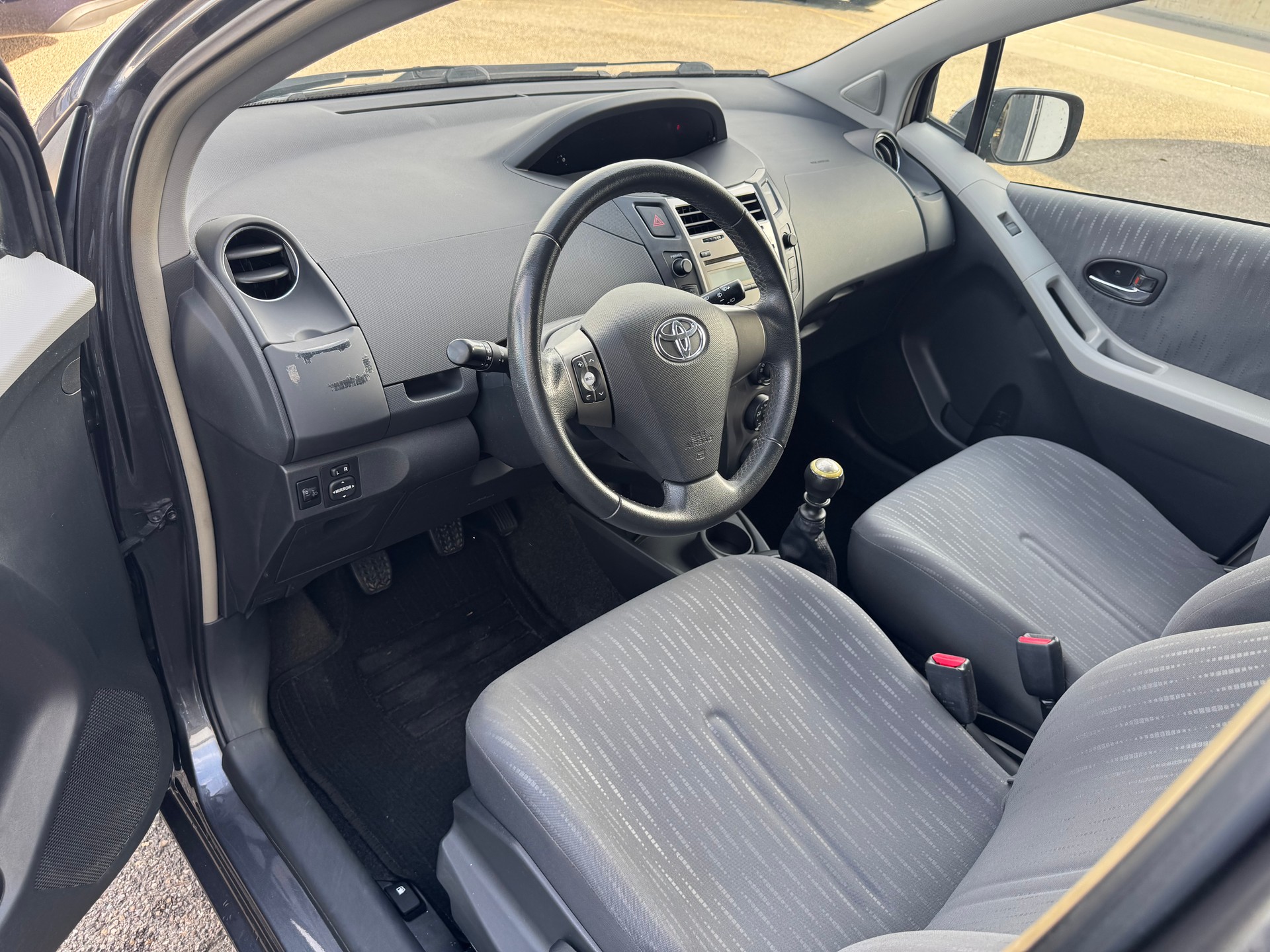 TOYOTA Yaris 1.33 S-image-4