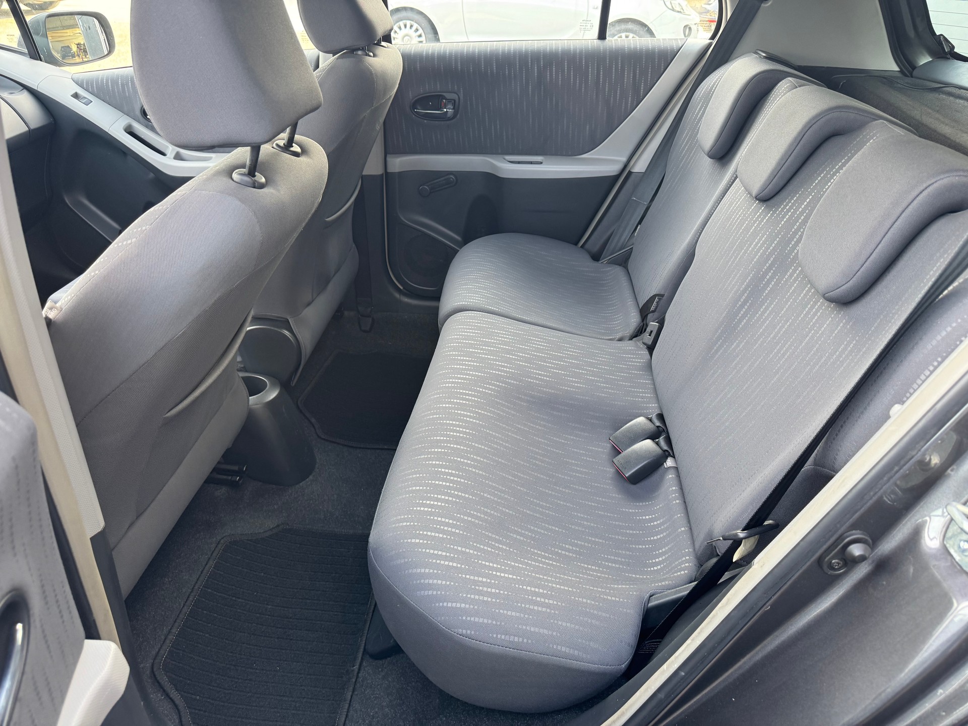 TOYOTA Yaris 1.33 S-image-5