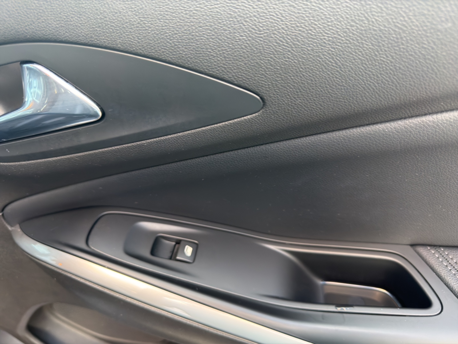 OPEL Grandland X 1.6 Hybrid Ultimate Automatik-image-16