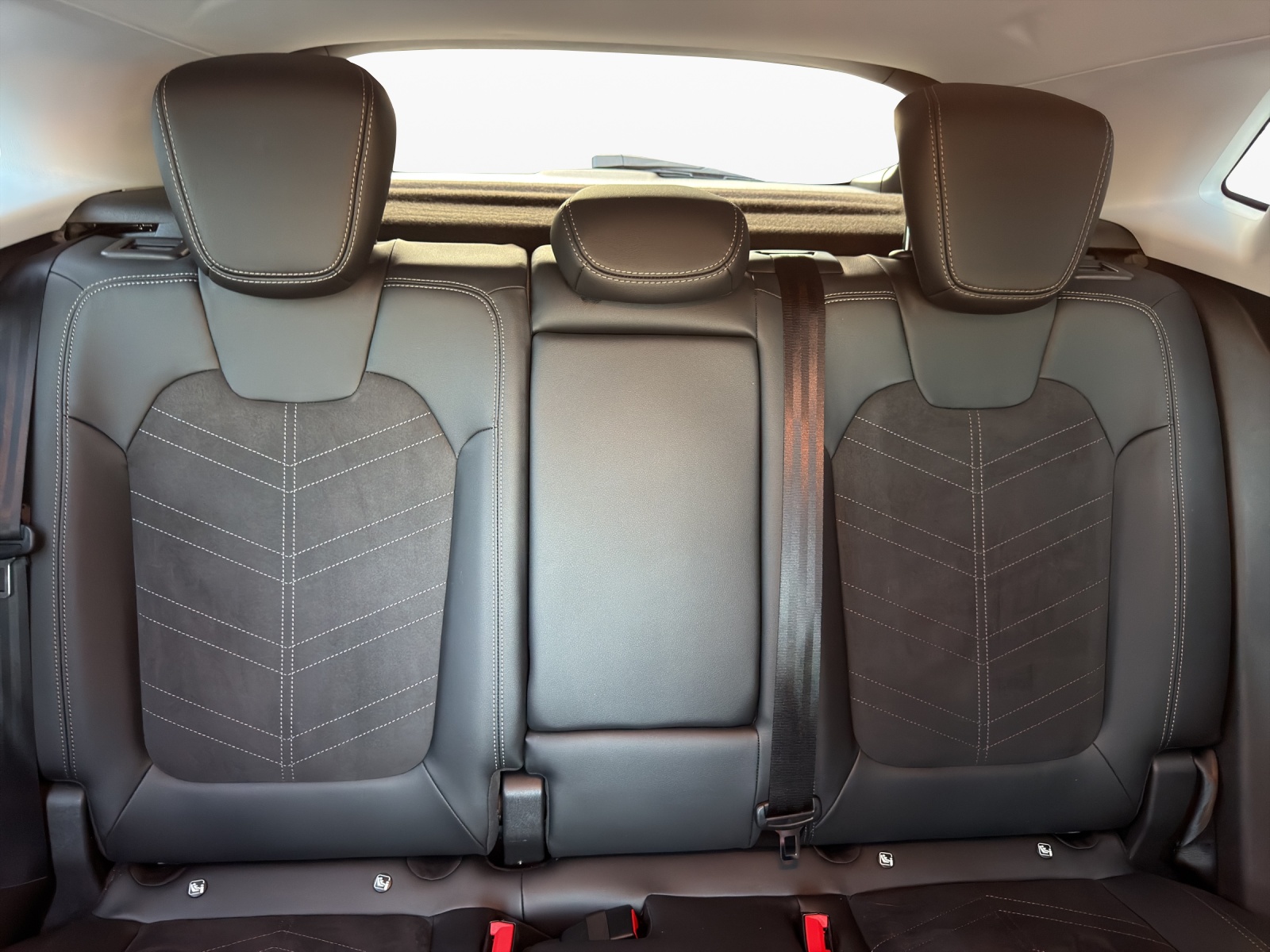 OPEL Grandland X 1.6 Hybrid Ultimate Automatik-image-17