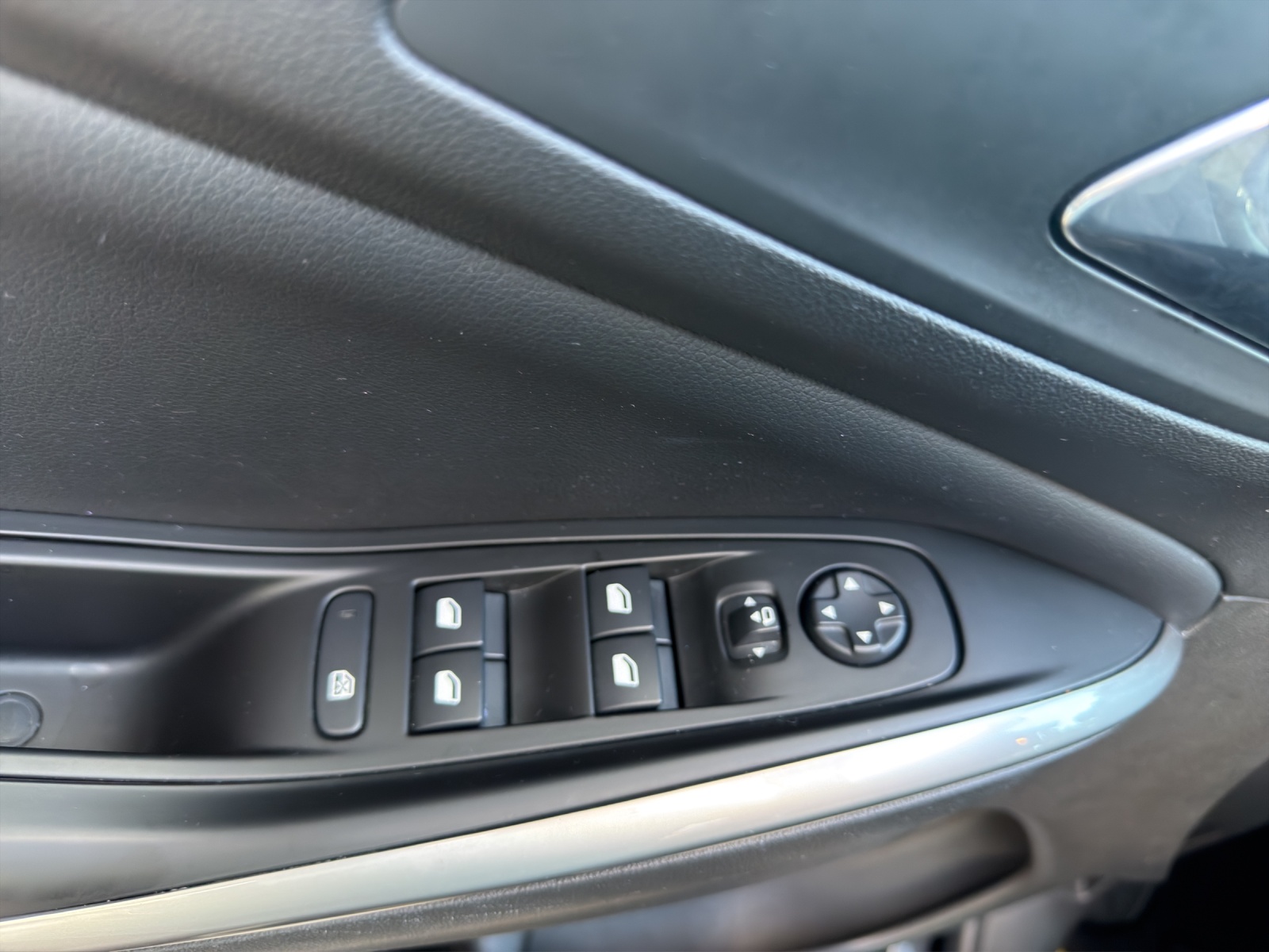 OPEL Grandland X 1.6 Hybrid Ultimate Automatik-image-9