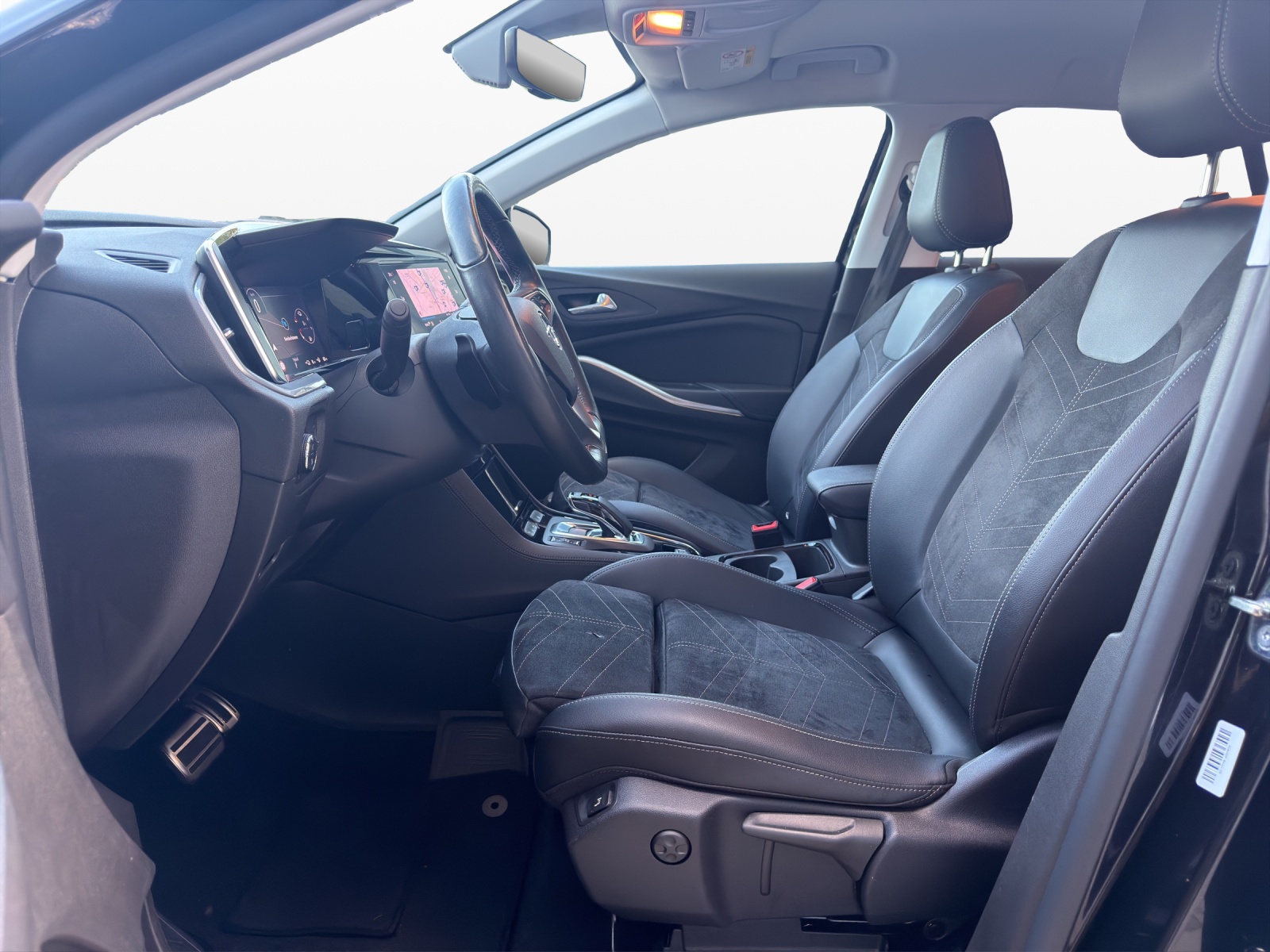 OPEL Grandland X 1.6 Hybrid Ultimate Automatik-image-8