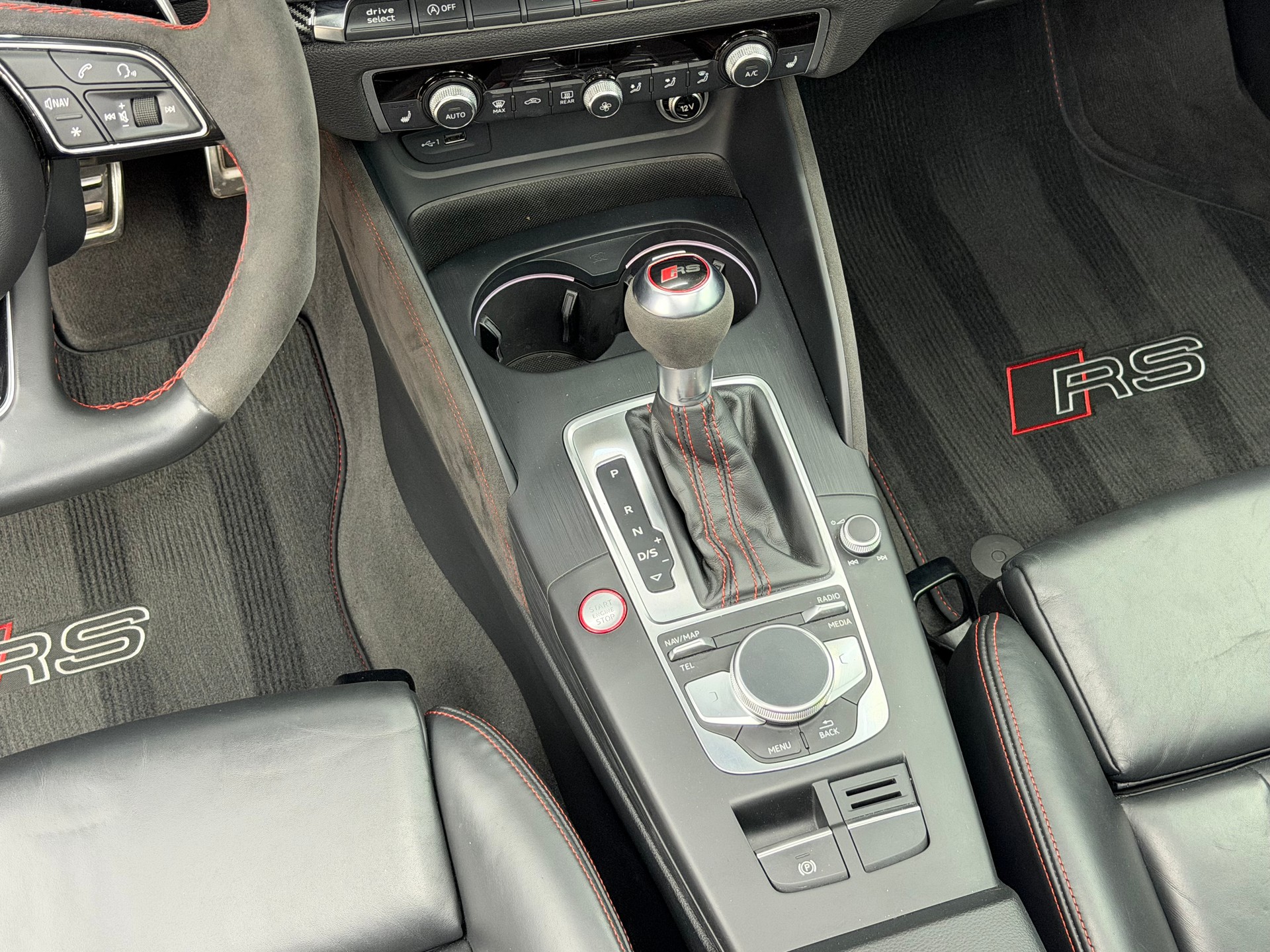 AUDI RS3 Sportback 2.5 TSI quattro S-tronic * FULL OPTIONS / CH / FULL BLACK*-image-9