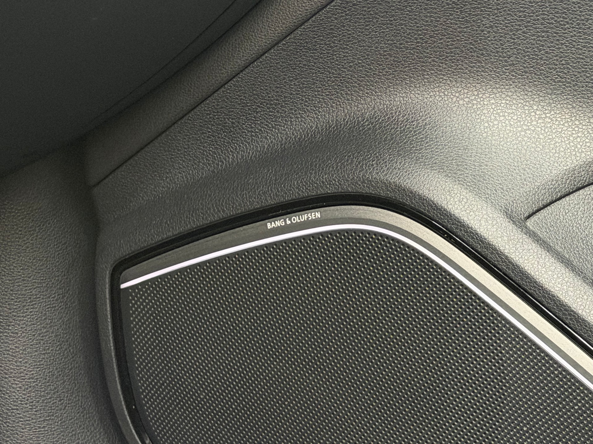AUDI RS3 Sportback 2.5 TSI quattro S-tronic * FULL OPTIONS / CH / FULL BLACK*-image-11
