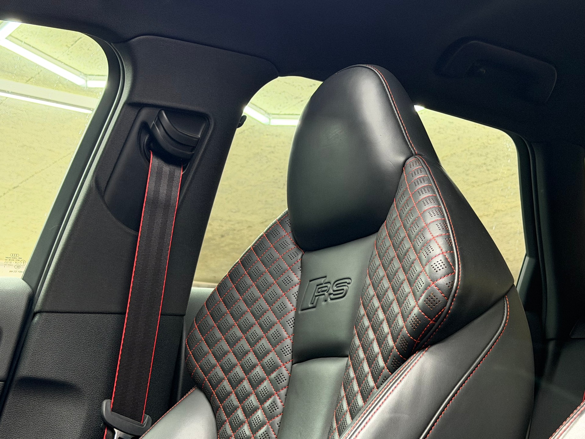 AUDI RS3 Sportback 2.5 TSI quattro S-tronic * FULL OPTIONS / CH / FULL BLACK*-image-8