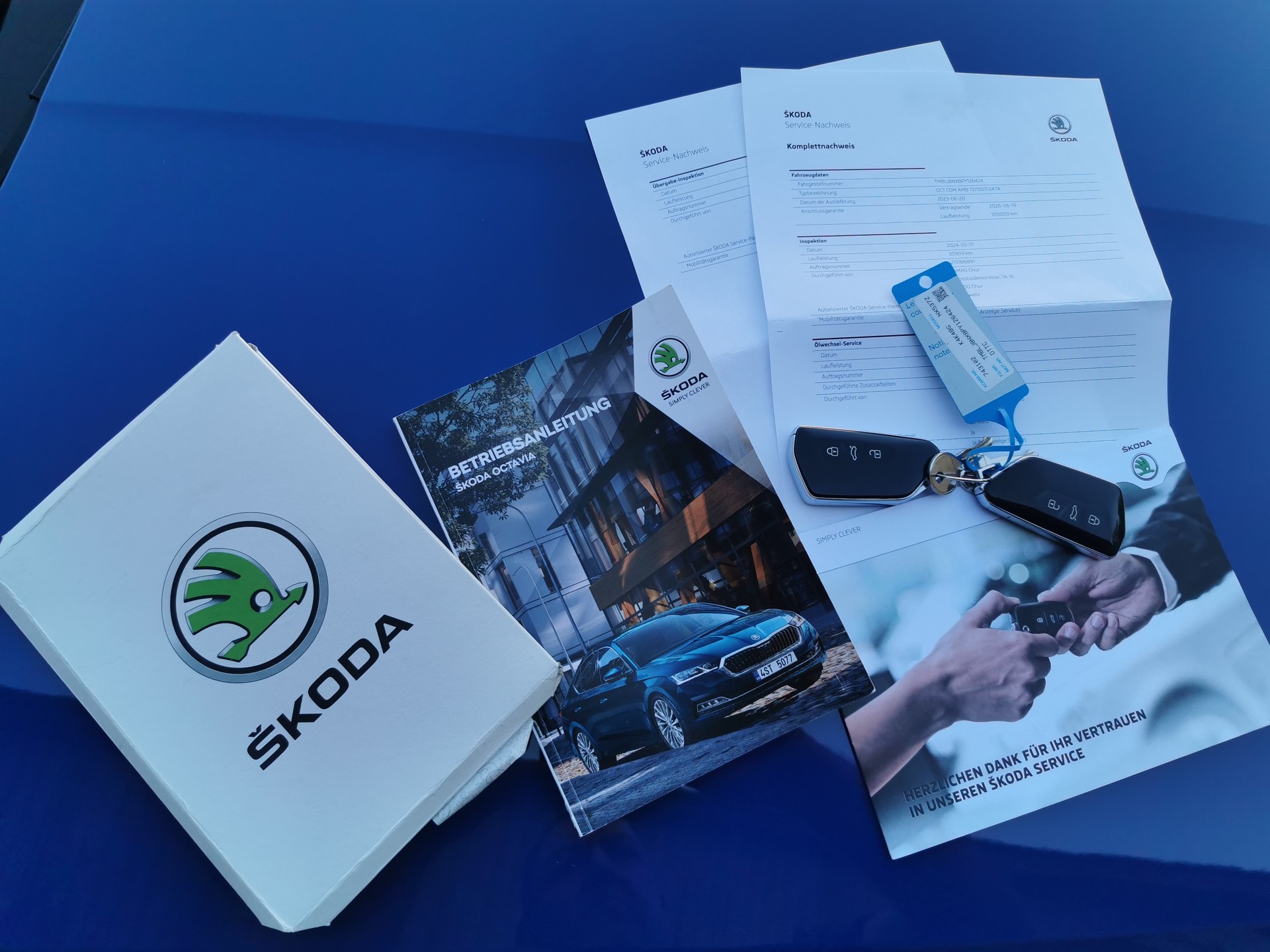 SKODA Octavia Combi 2.0 TDI DSG Ambition 4x4-image-13