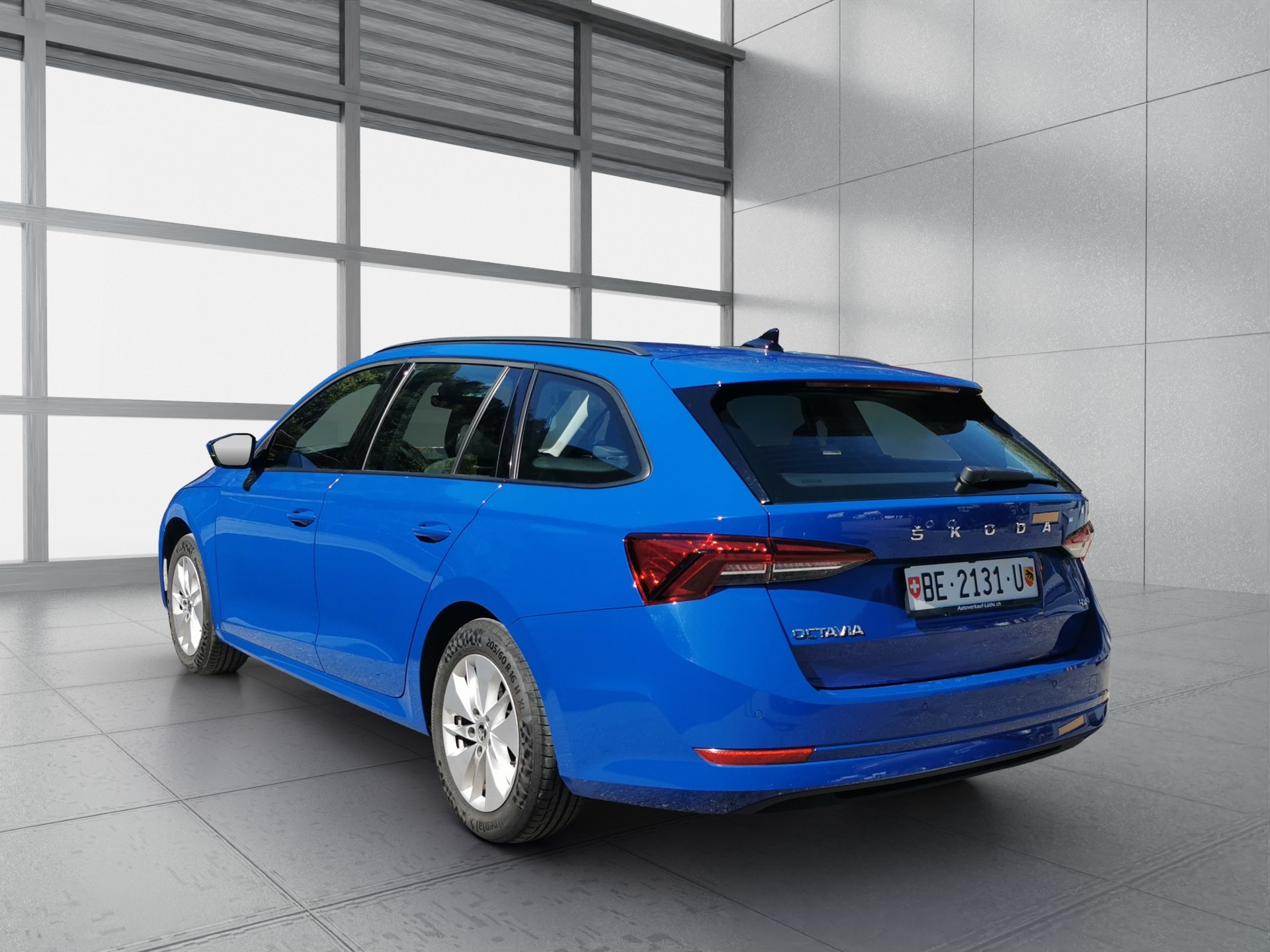 SKODA Octavia Combi 2.0 TDI DSG Ambition 4x4-image-2