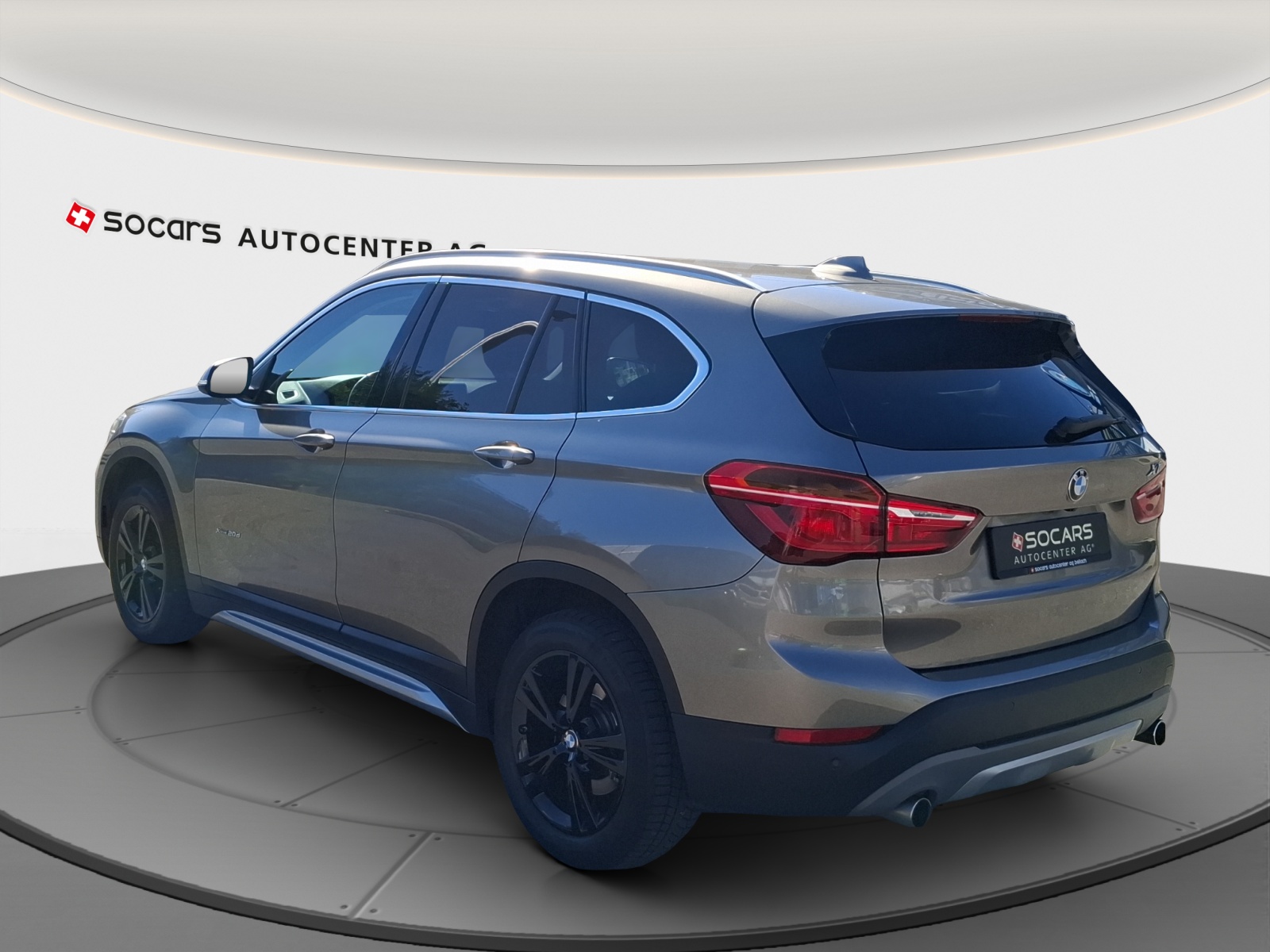 BMW X1 xDrive 20d xLine Steptronic // 8-fach Aluminiumbereift-image-4