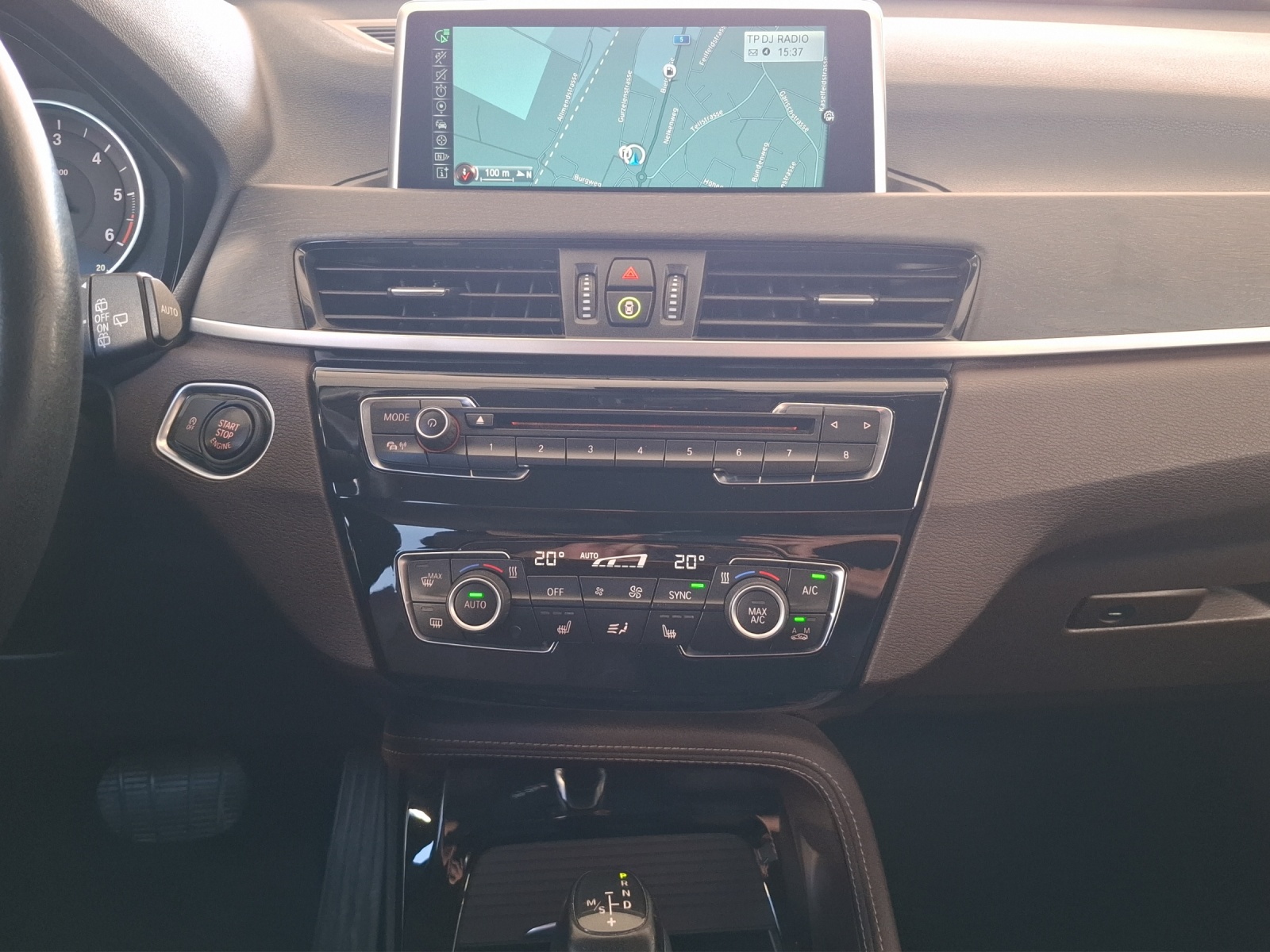 BMW X1 xDrive 20d xLine Steptronic // 8-fach Aluminiumbereift-image-13