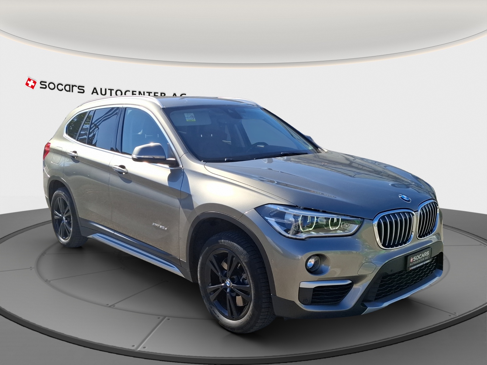BMW X1 xDrive 20d xLine Steptronic // 8-fach Aluminiumbereift-image-3