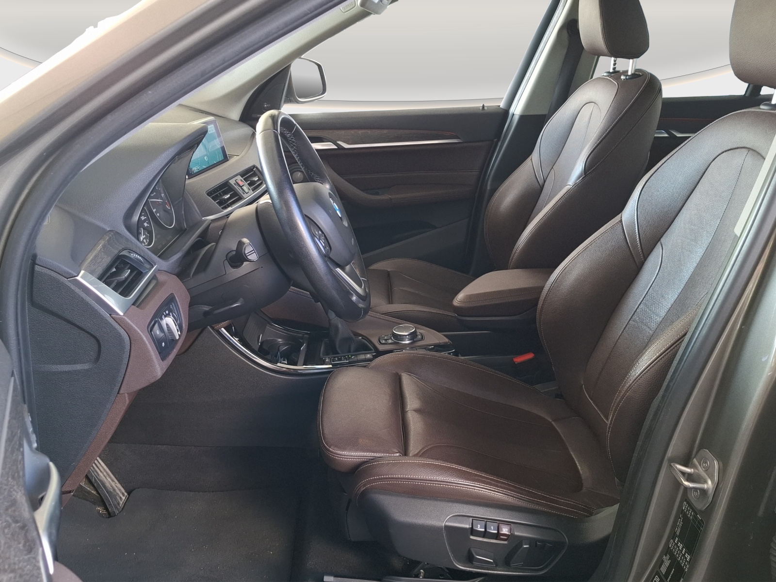 BMW X1 xDrive 20d xLine Steptronic // 8-fach Aluminiumbereift-image-8