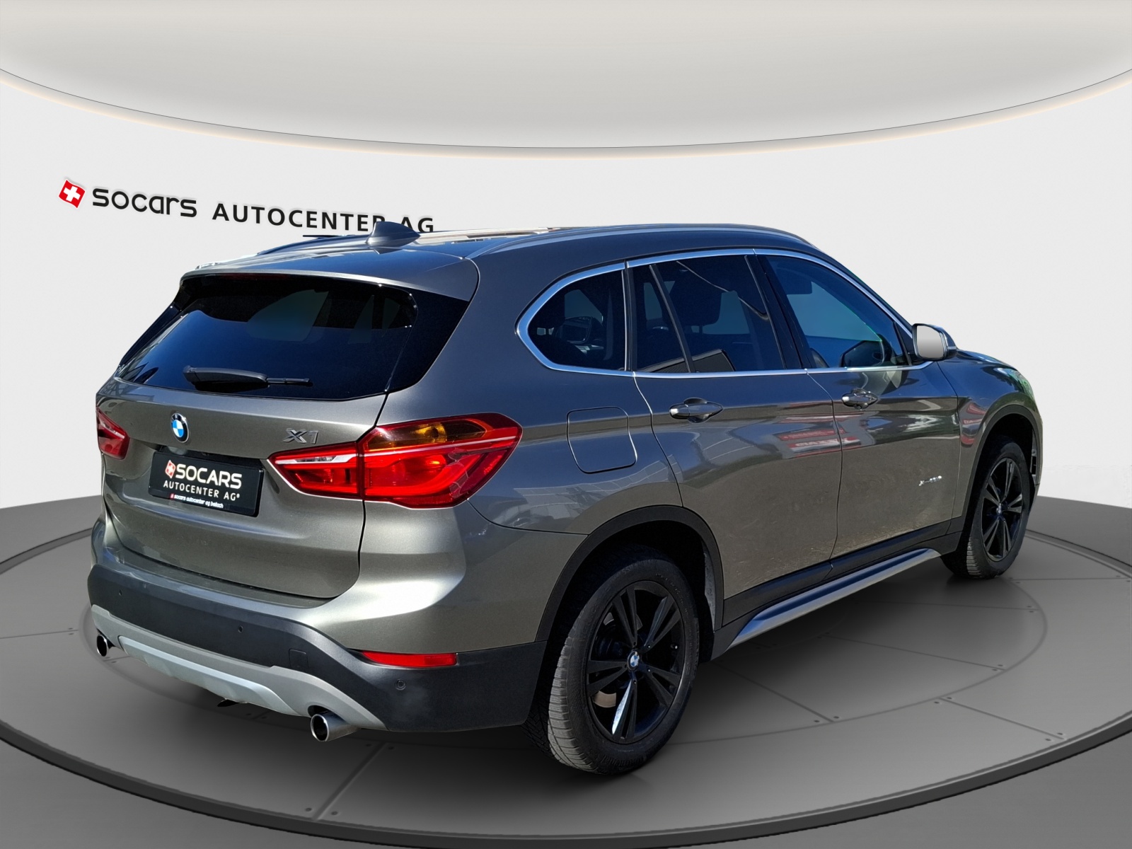 BMW X1 xDrive 20d xLine Steptronic // 8-fach Aluminiumbereift-image-2