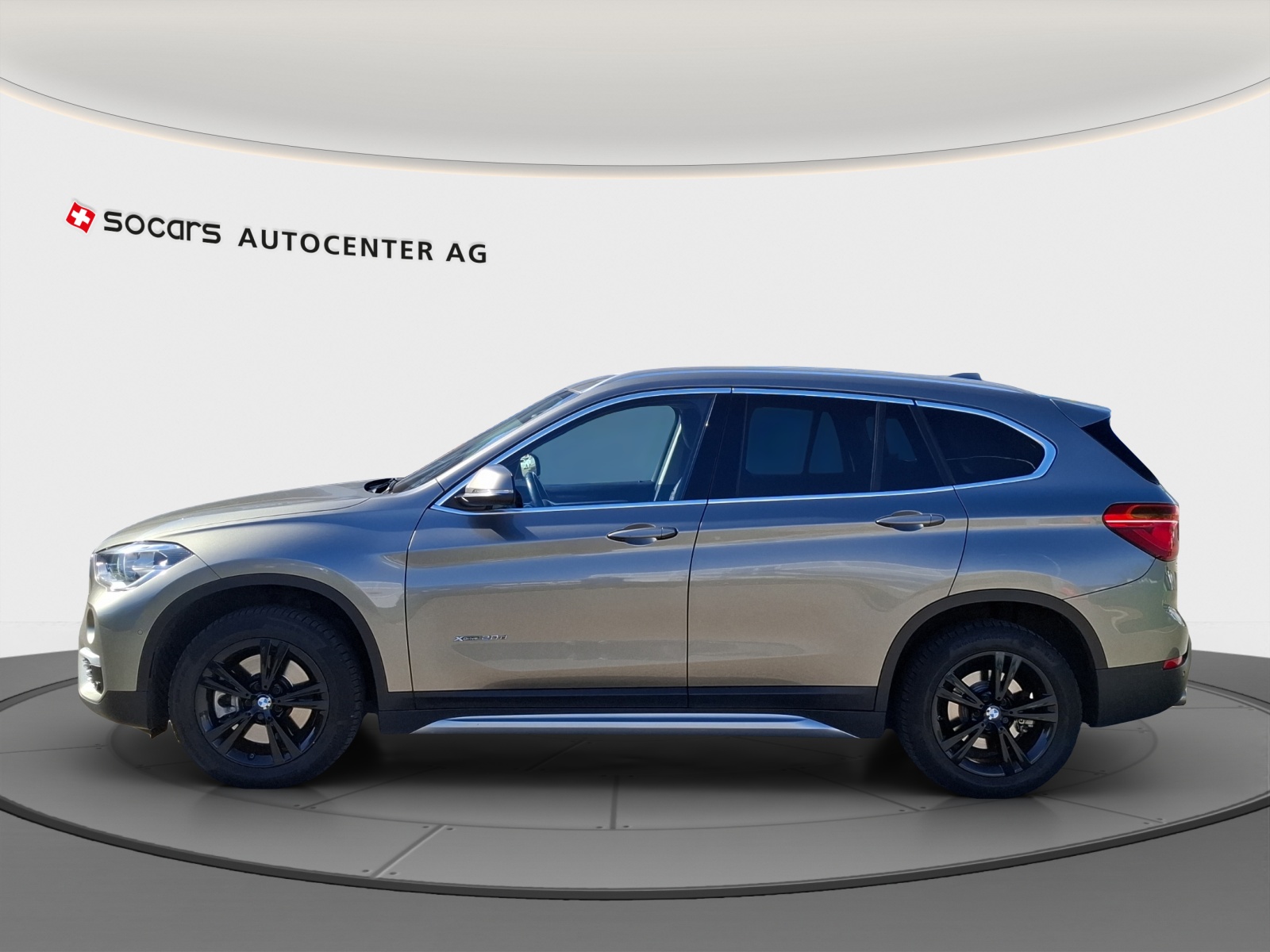 BMW X1 xDrive 20d xLine Steptronic // 8-fach Aluminiumbereift-image-5