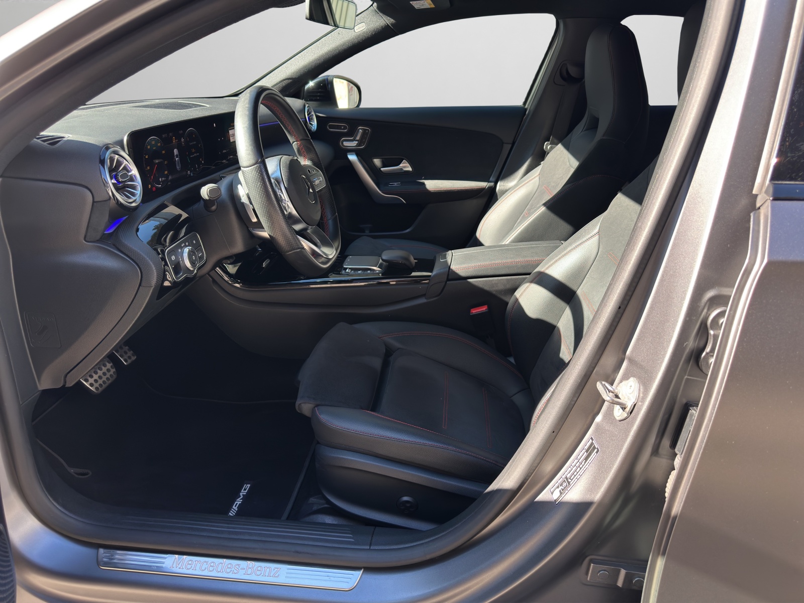 MERCEDES-BENZ Classe A W177 A 220 d AMG Line 4m-image-7