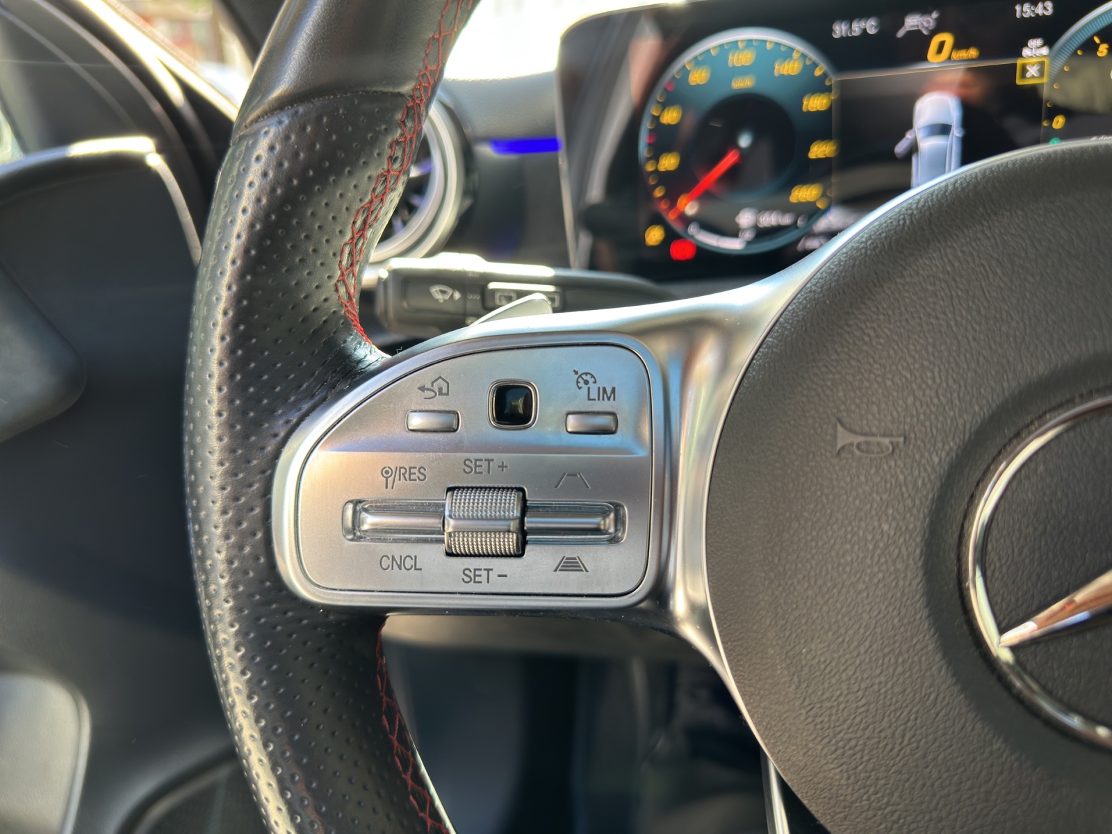 MERCEDES-BENZ Classe A W177 A 220 d AMG Line 4m-image-17