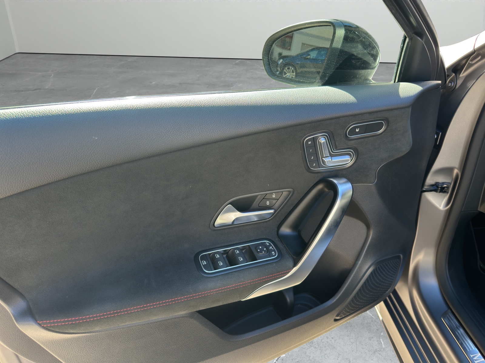 MERCEDES-BENZ Classe A W177 A 220 d AMG Line 4m-image-9