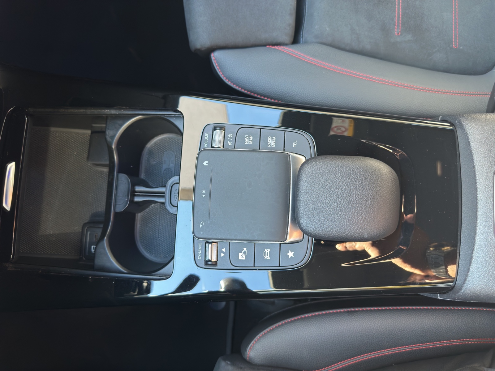 MERCEDES-BENZ Classe A W177 A 220 d AMG Line 4m-image-18