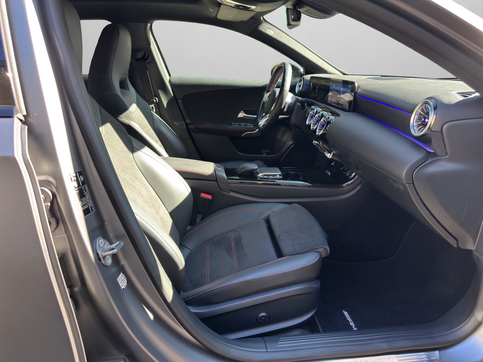MERCEDES-BENZ Classe A W177 A 220 d AMG Line 4m-image-21