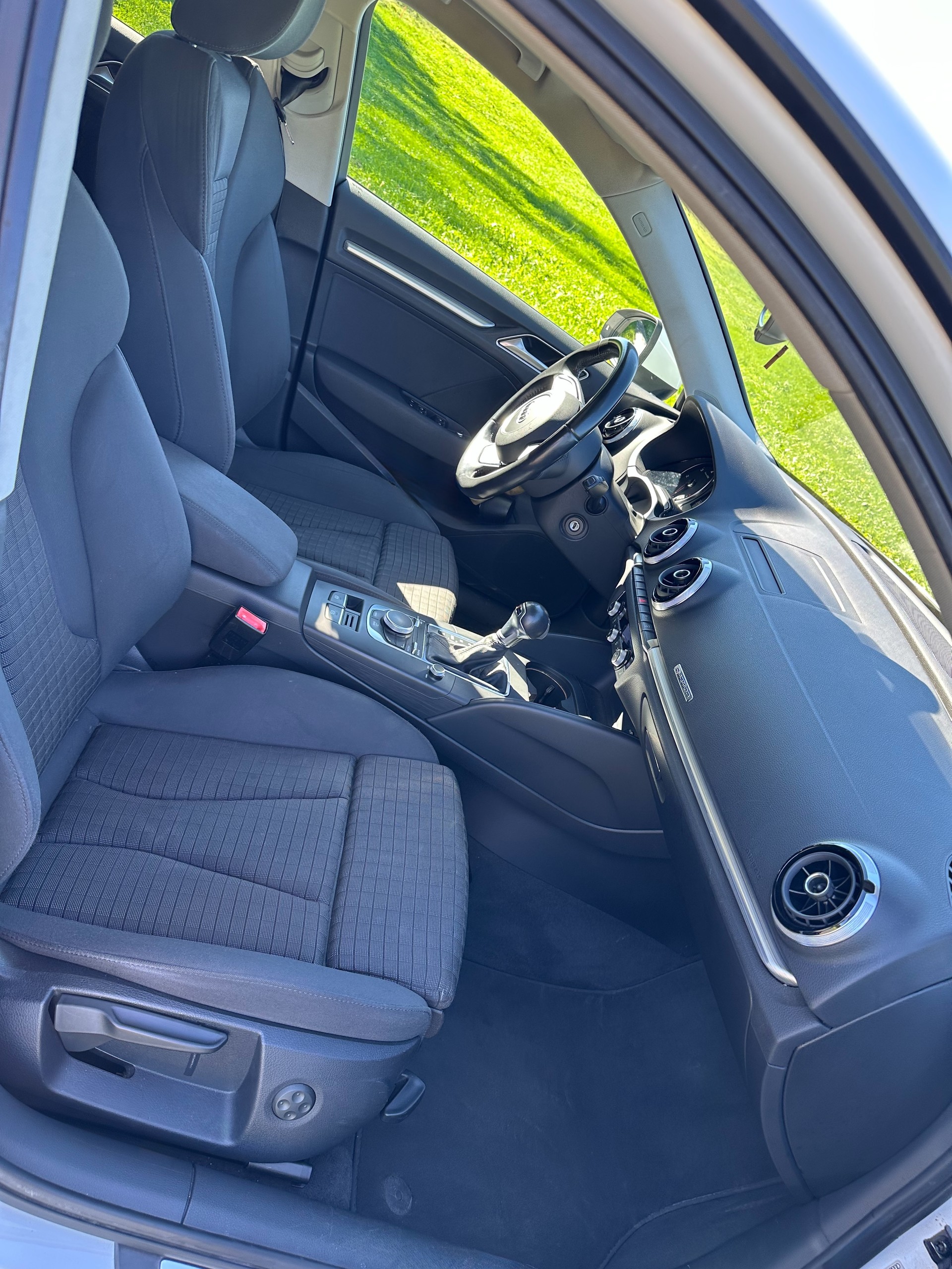 AUDI 2.0 TDI 184 Ambition quattro S-Tronic-image-3